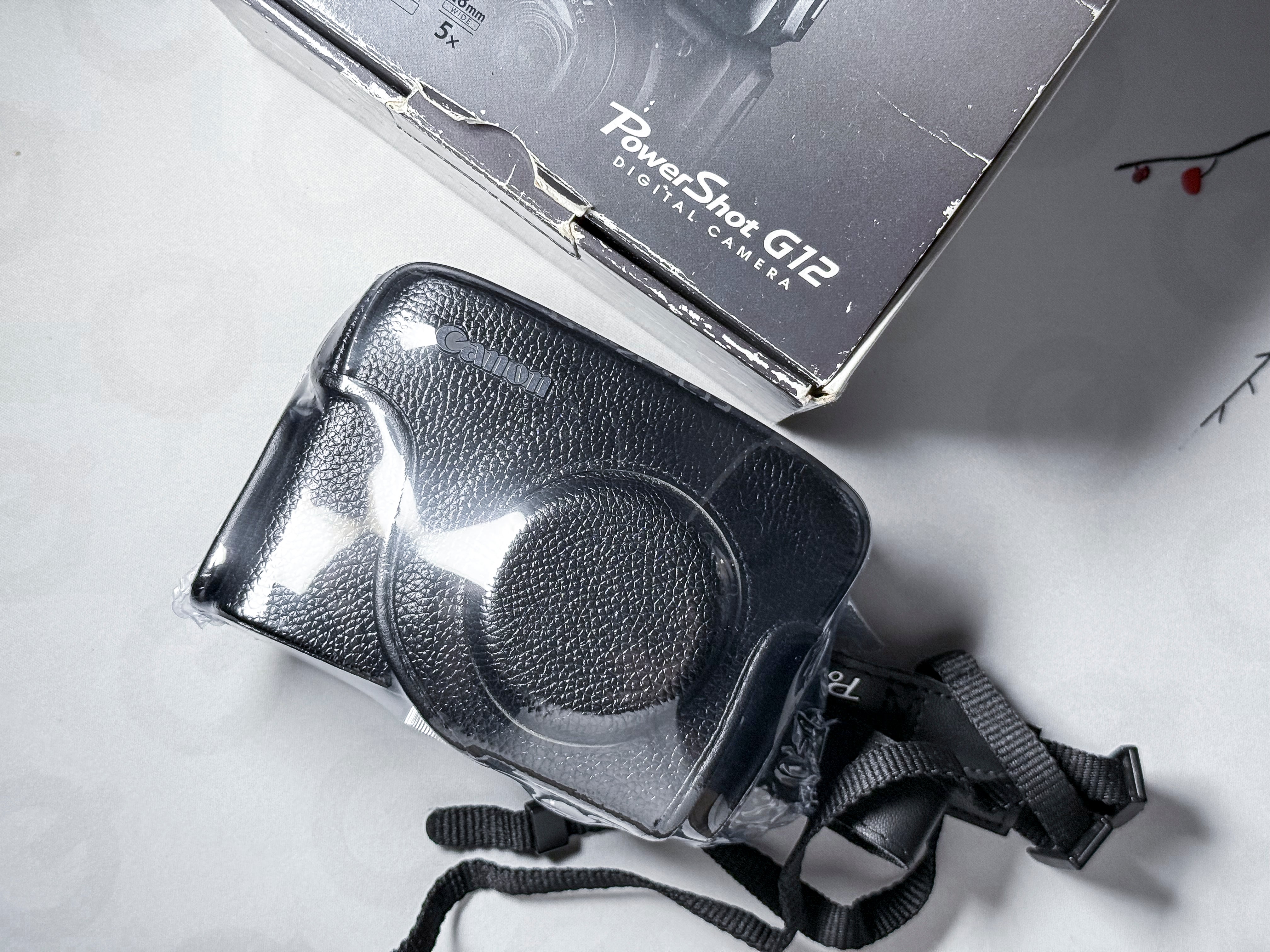Canon Powershot G12 CCD Compact Camera - 1 Year Warranty, Mint with Case