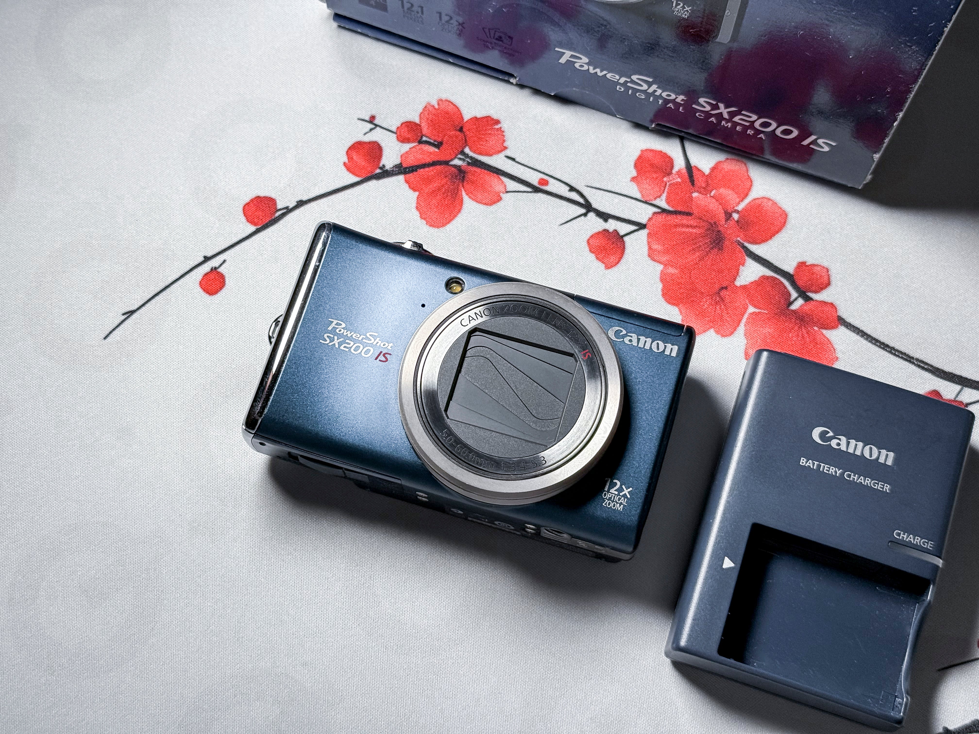 Canon SX200 IS CCD 12x Zoom Near Mint - 1 Year Warranty, Perfectly Working