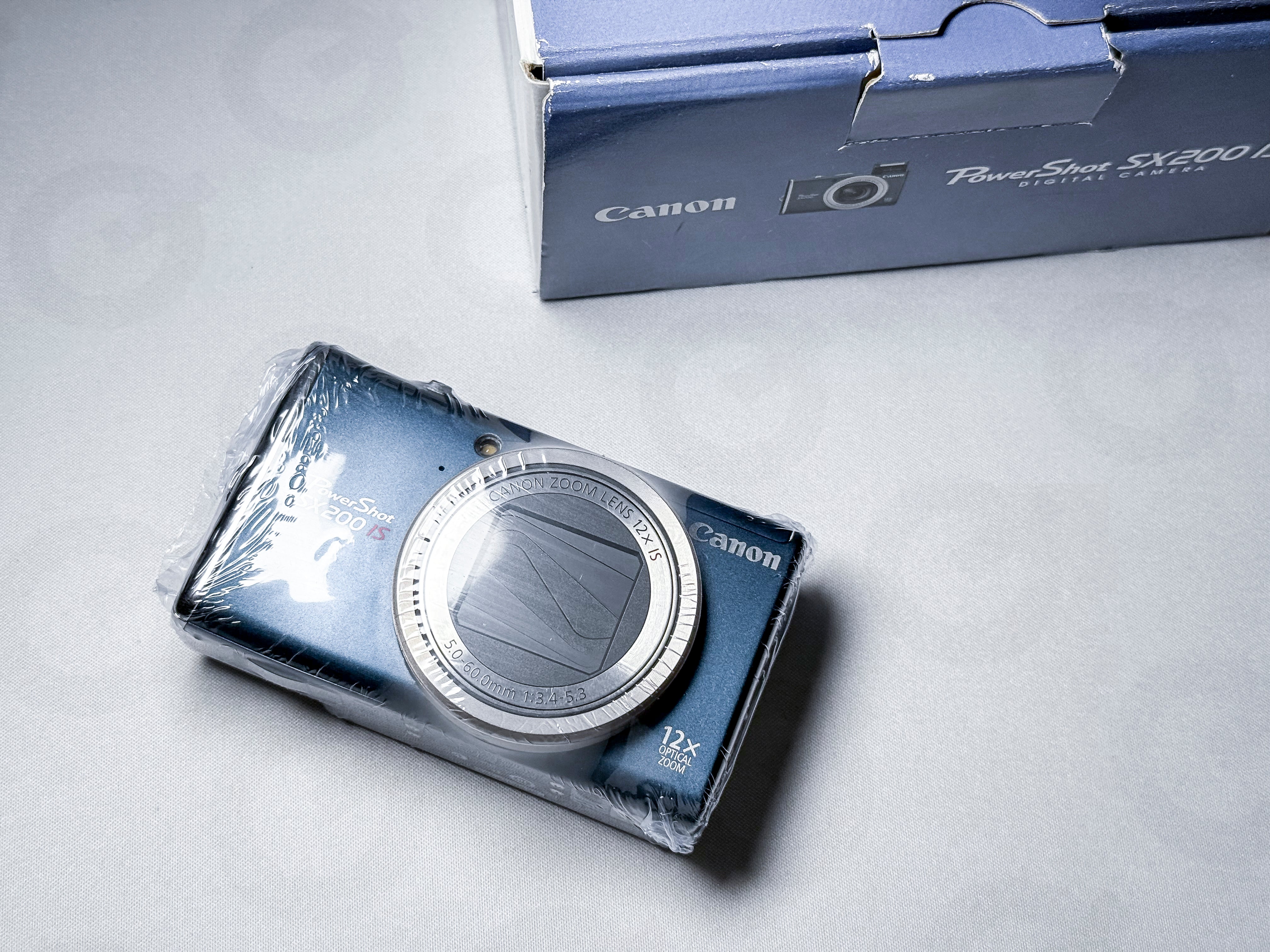Canon SX200 IS CCD 12x Zoom Near Mint - 1 Year Warranty, Perfectly Working