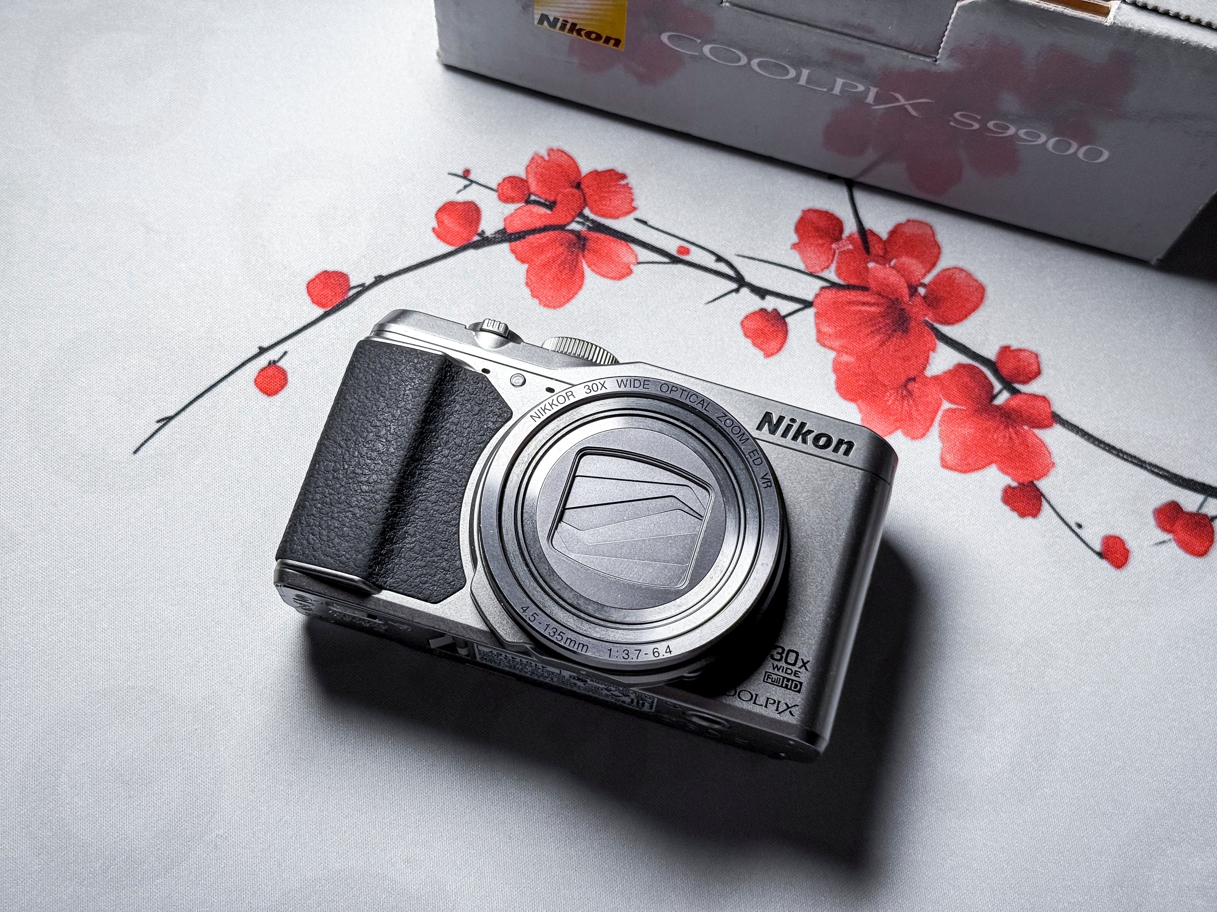 Nikon S9900 Coolpix 30x Zoom 16mpx - 1 Year Warranty, Perfectly Working
