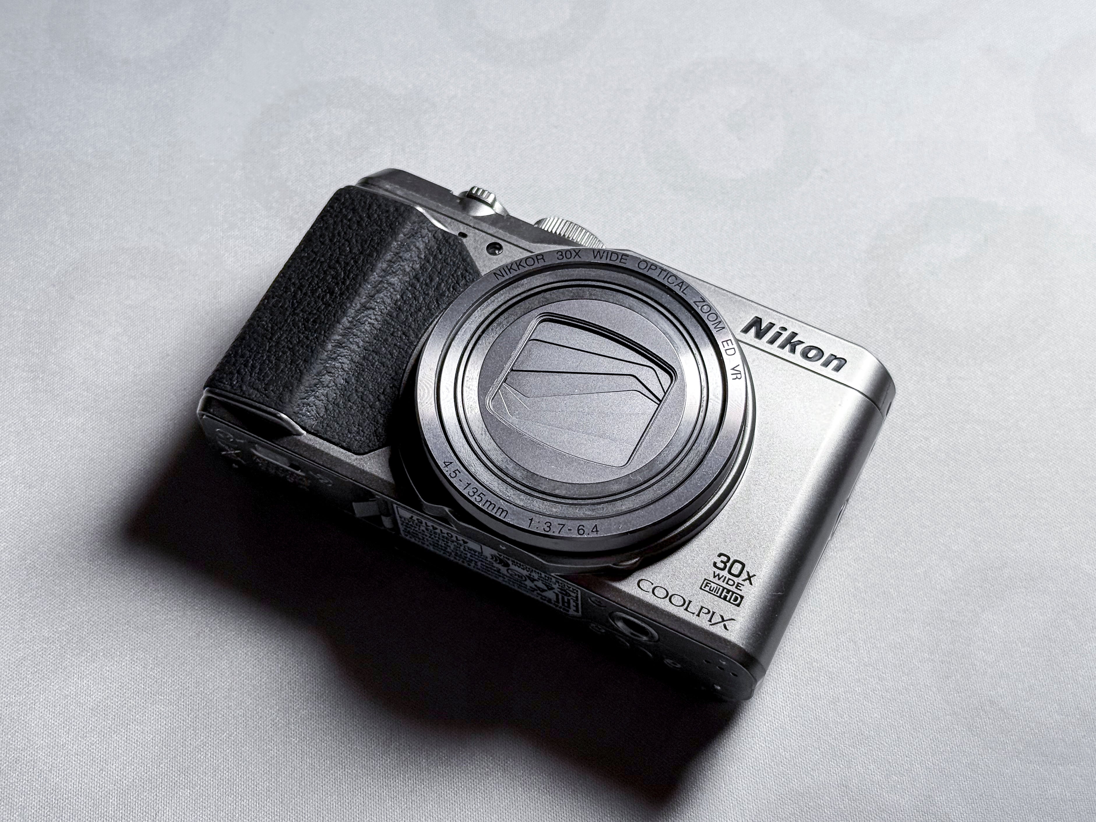 Nikon S9900 Coolpix 30x Zoom 16mpx - 1 Year Warranty, Perfectly Working