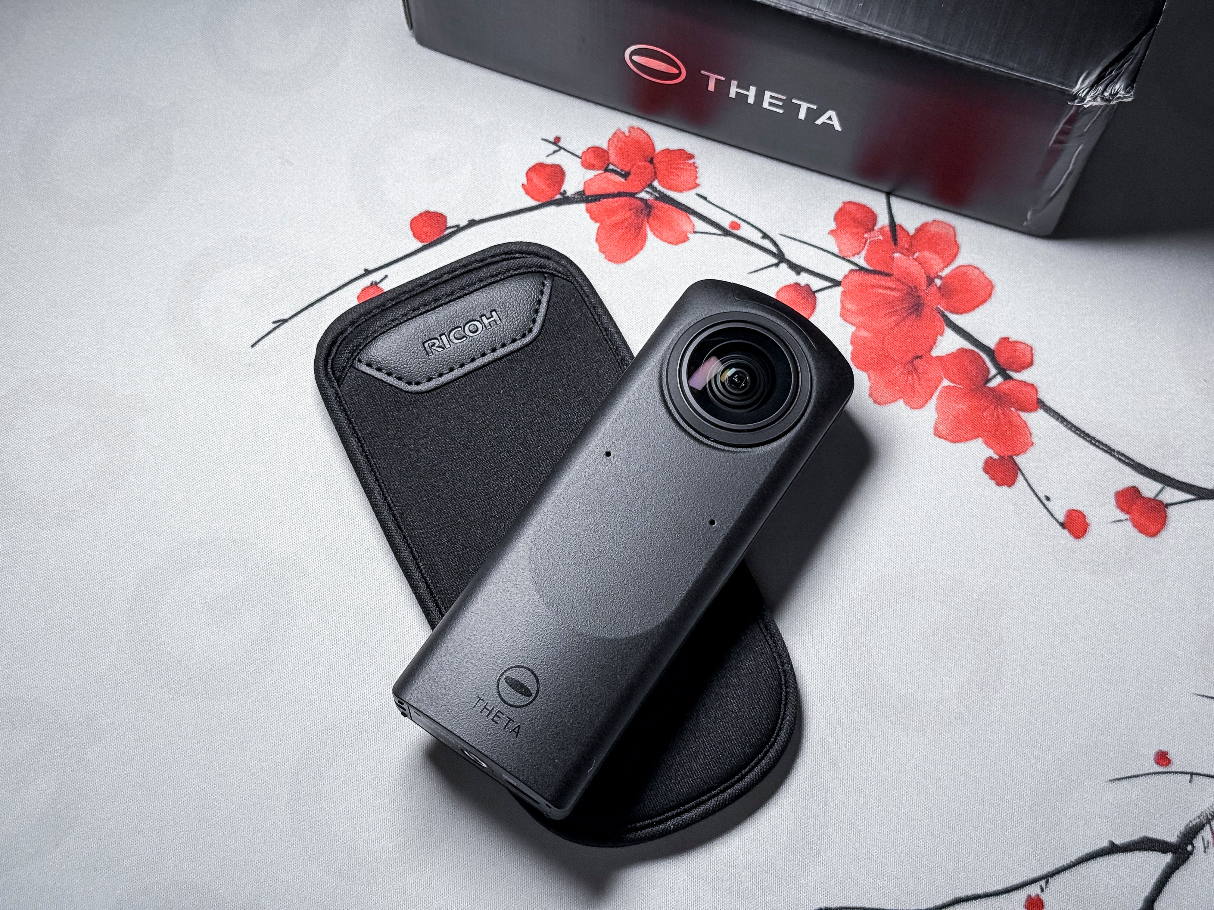Fotocamera Ricoh Theta Z1 360 con sensore da 1 pollice - 1 anno di garanzia, quasi perfetta