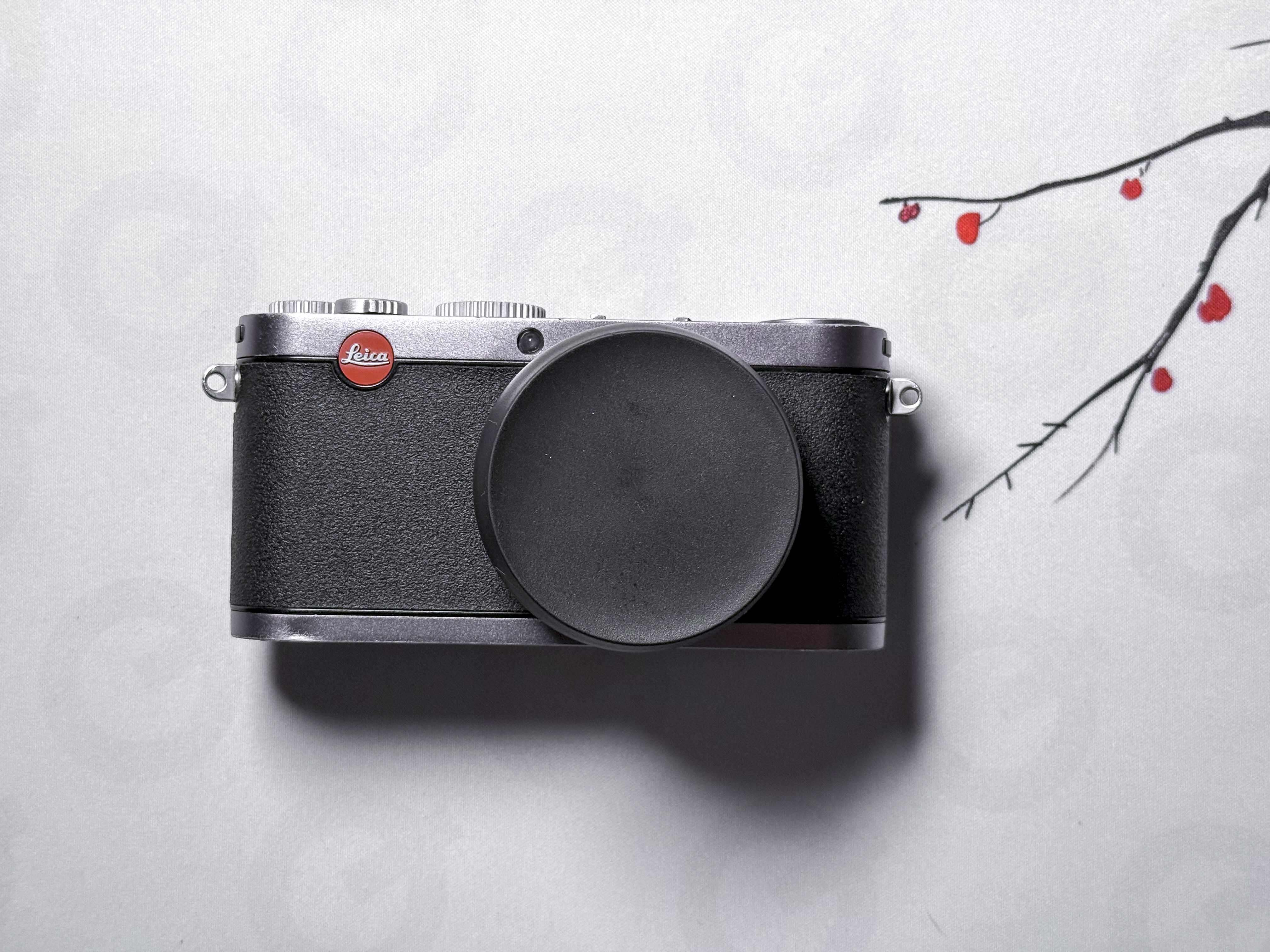 Leica X1 APS-C Digital Camera 36mm Elmarit - Works, buttons issue, read