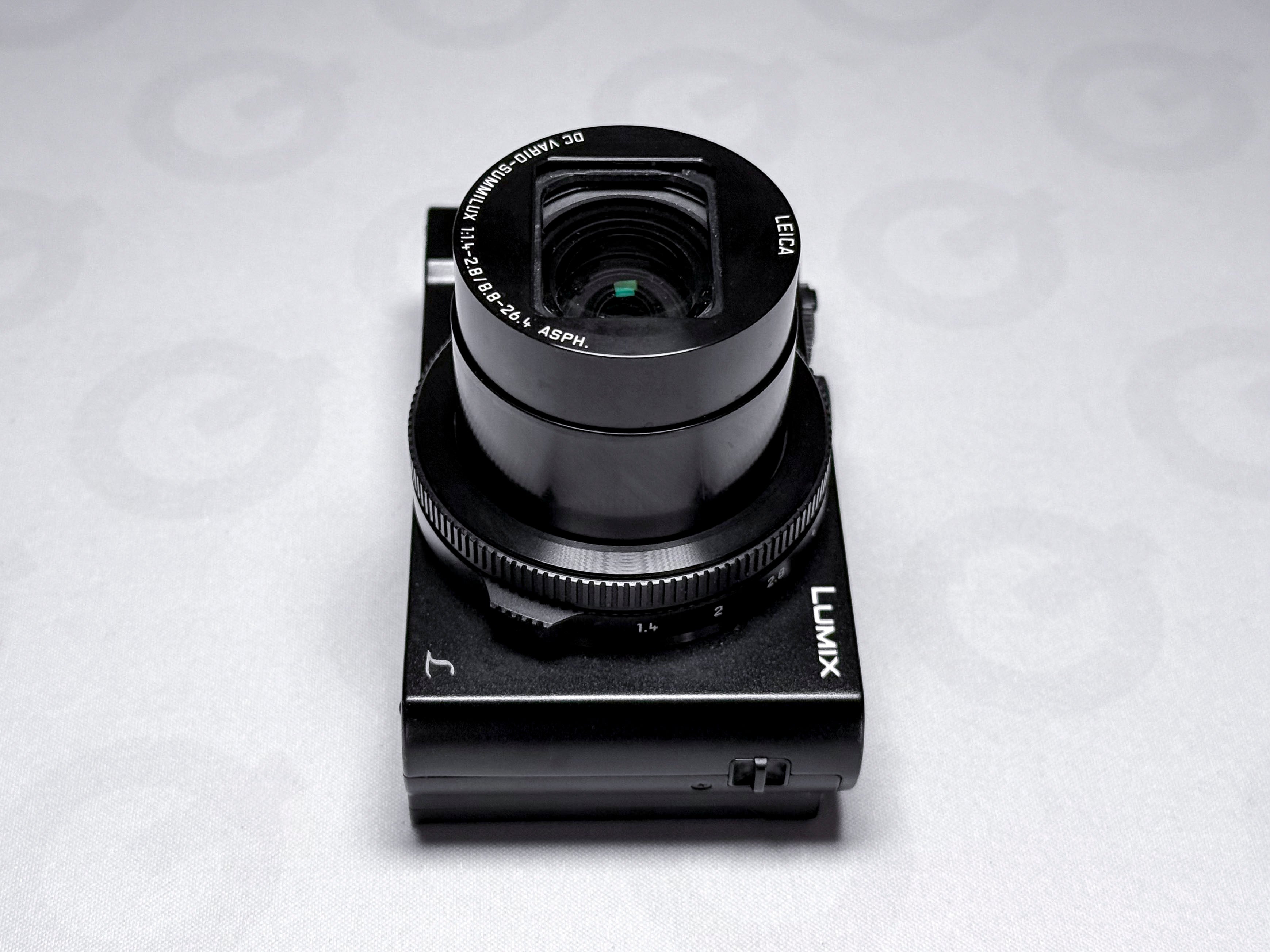 Panasonic Lumix LX15 - LX10 with Leica Summilux - Warranty, spots on the sensor