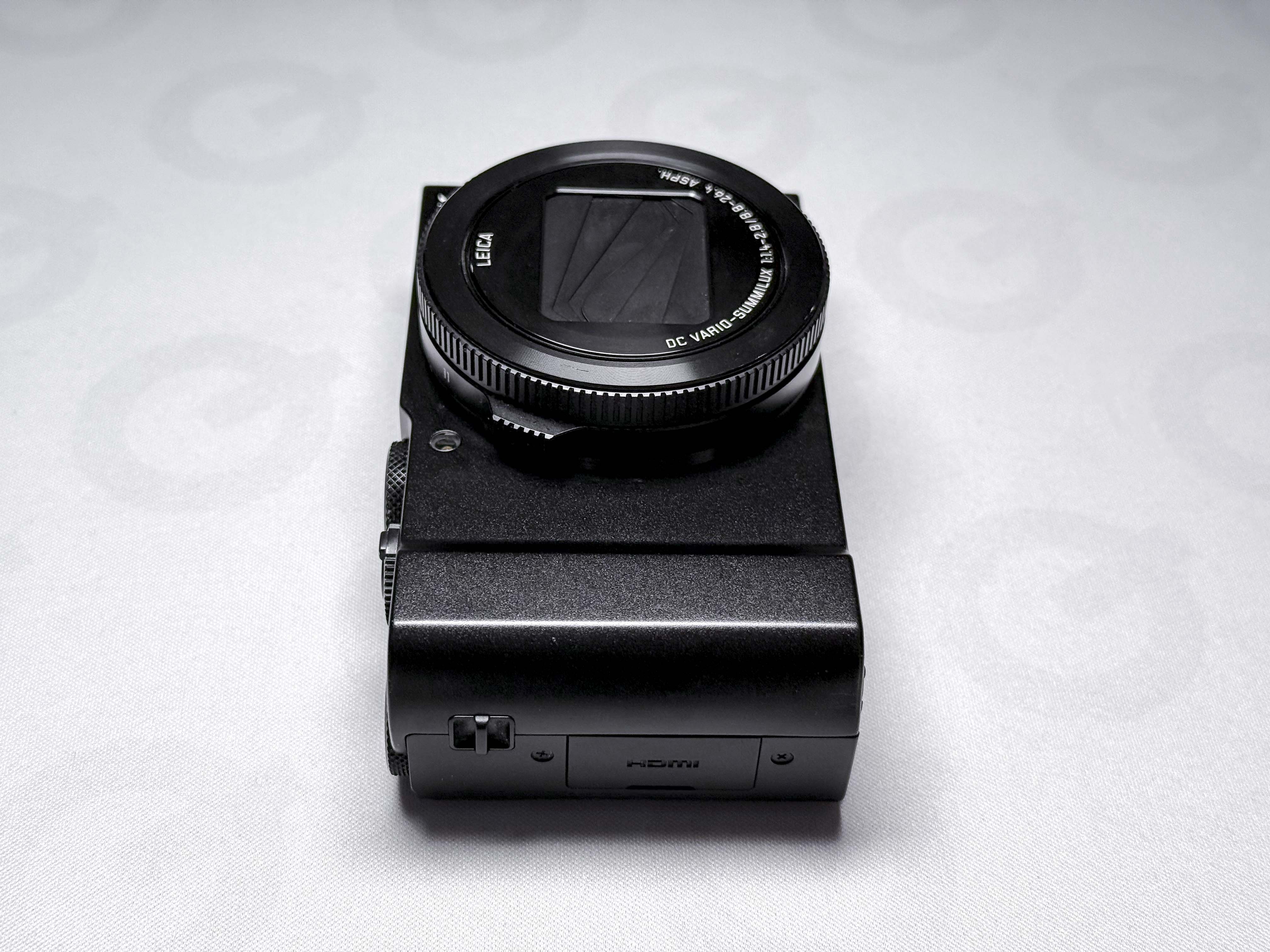 Panasonic Lumix LX15 - LX10 with Leica Summilux - Warranty, spots on the sensor