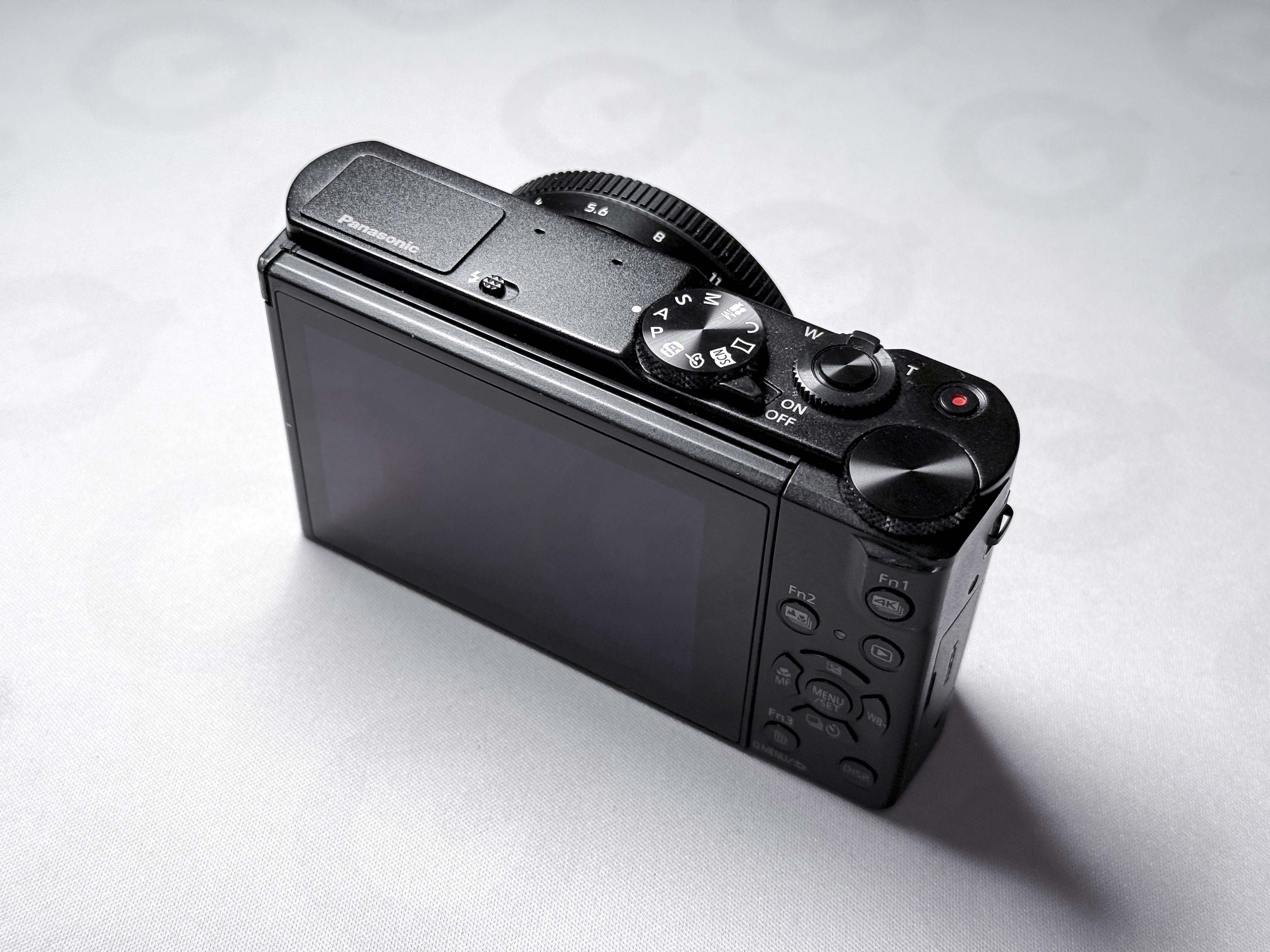 Panasonic Lumix LX15 - LX10 with Leica Summilux - Warranty, spots on the sensor