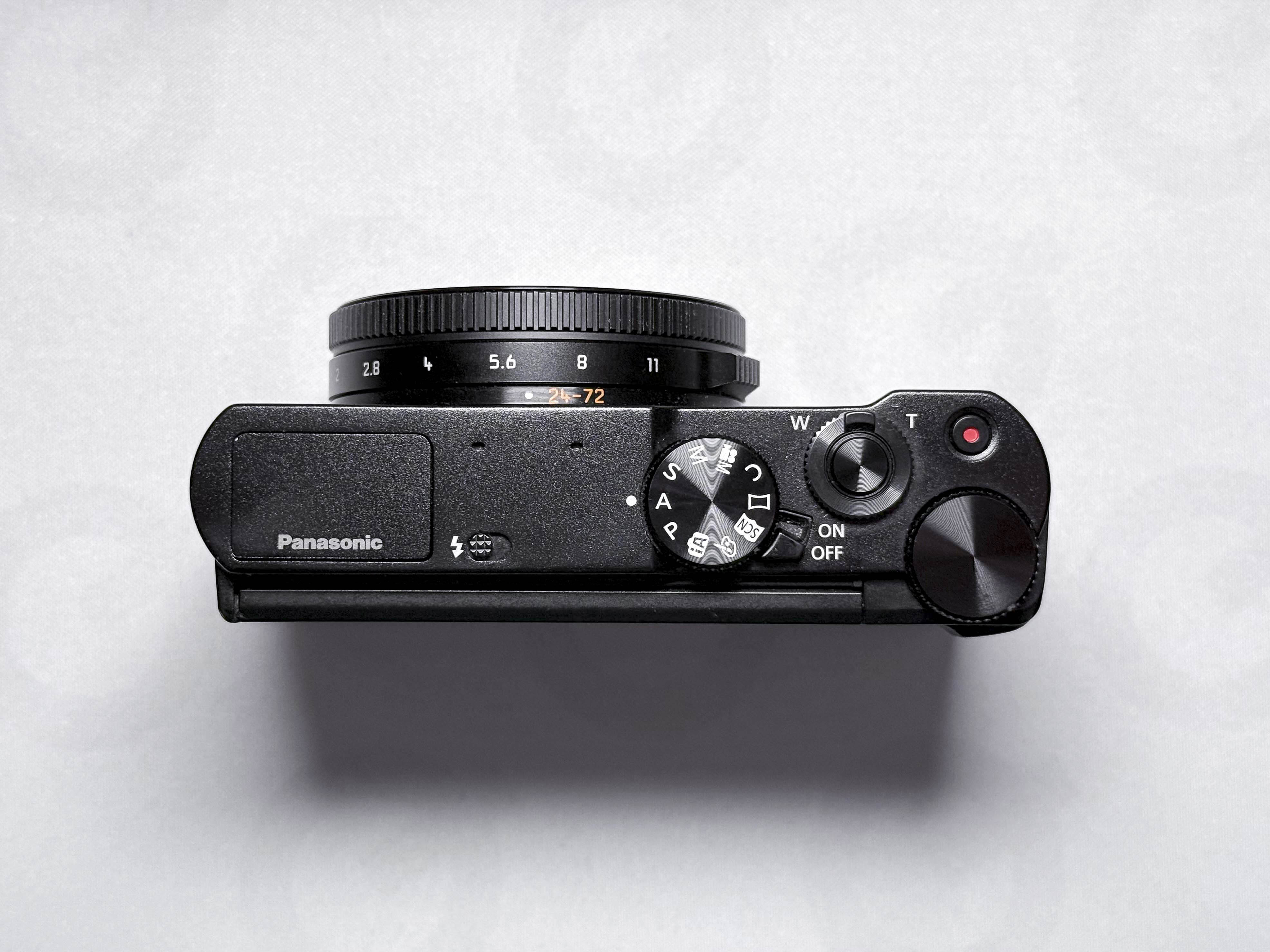 Panasonic Lumix LX15 - LX10 with Leica Summilux - Warranty, spots on the sensor