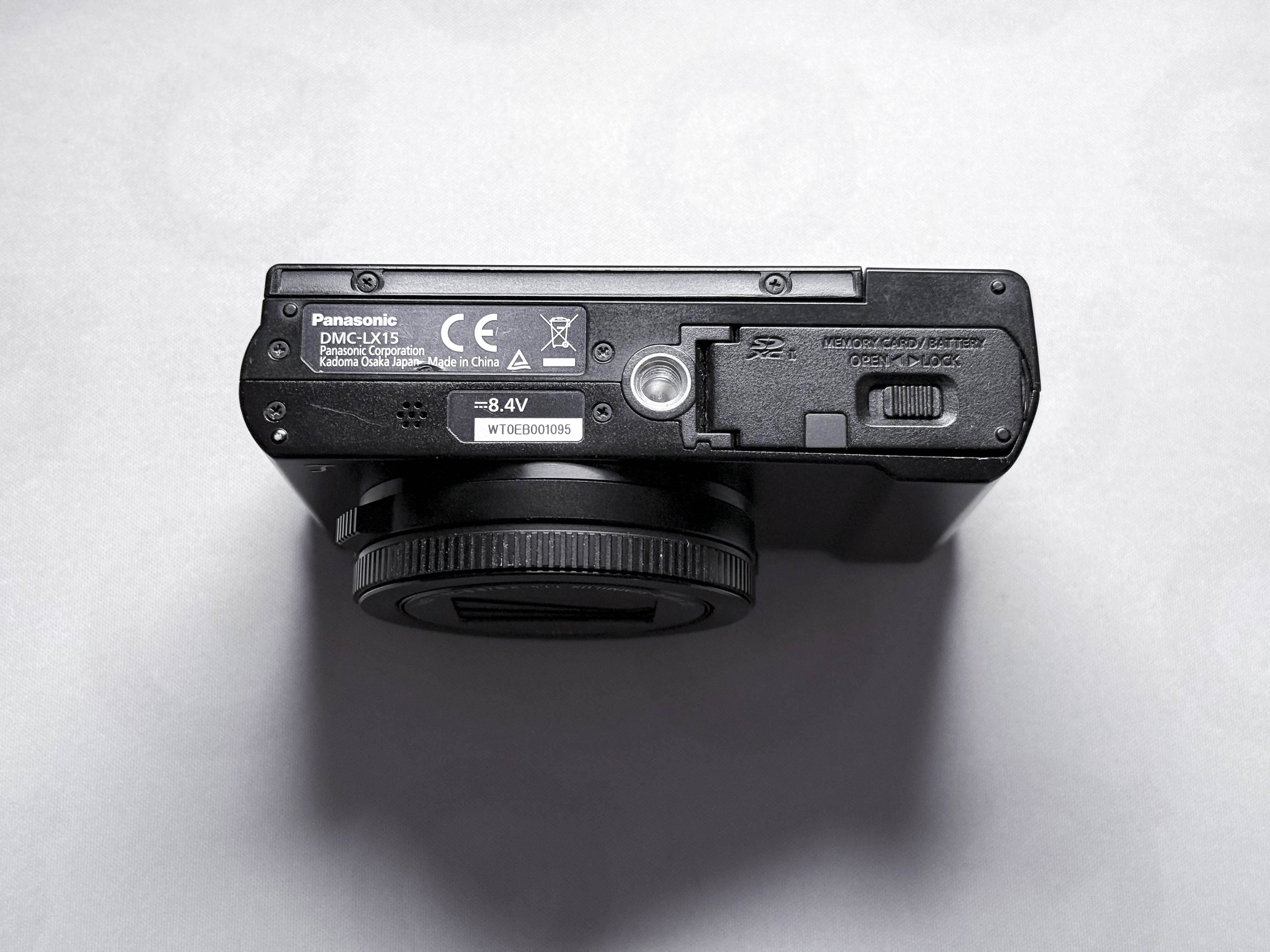 Panasonic Lumix LX15 - LX10 with Leica Summilux - Warranty, spots on the sensor