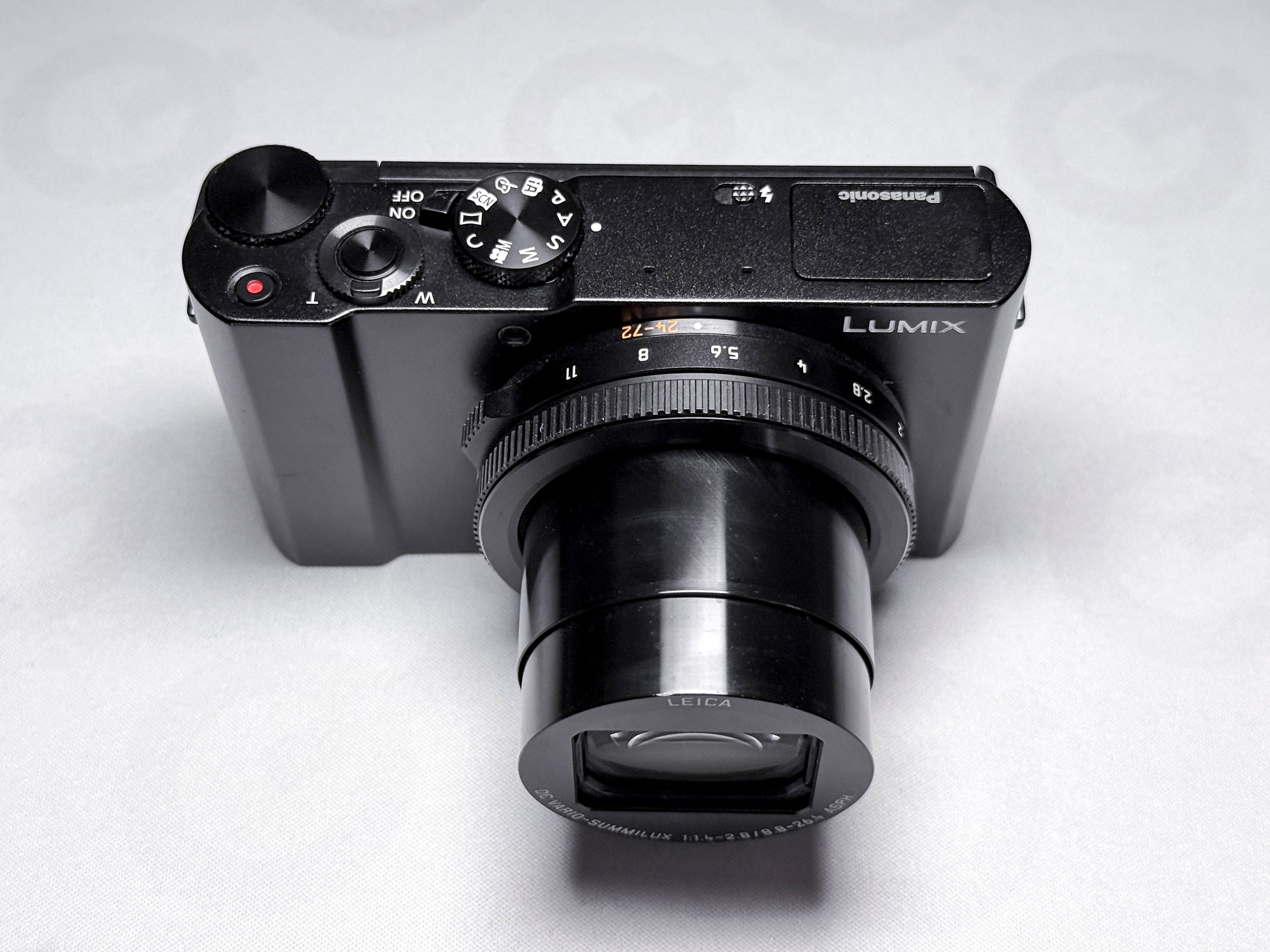 Panasonic Lumix LX15 - LX10 with Leica Summilux - Warranty, spots on the sensor