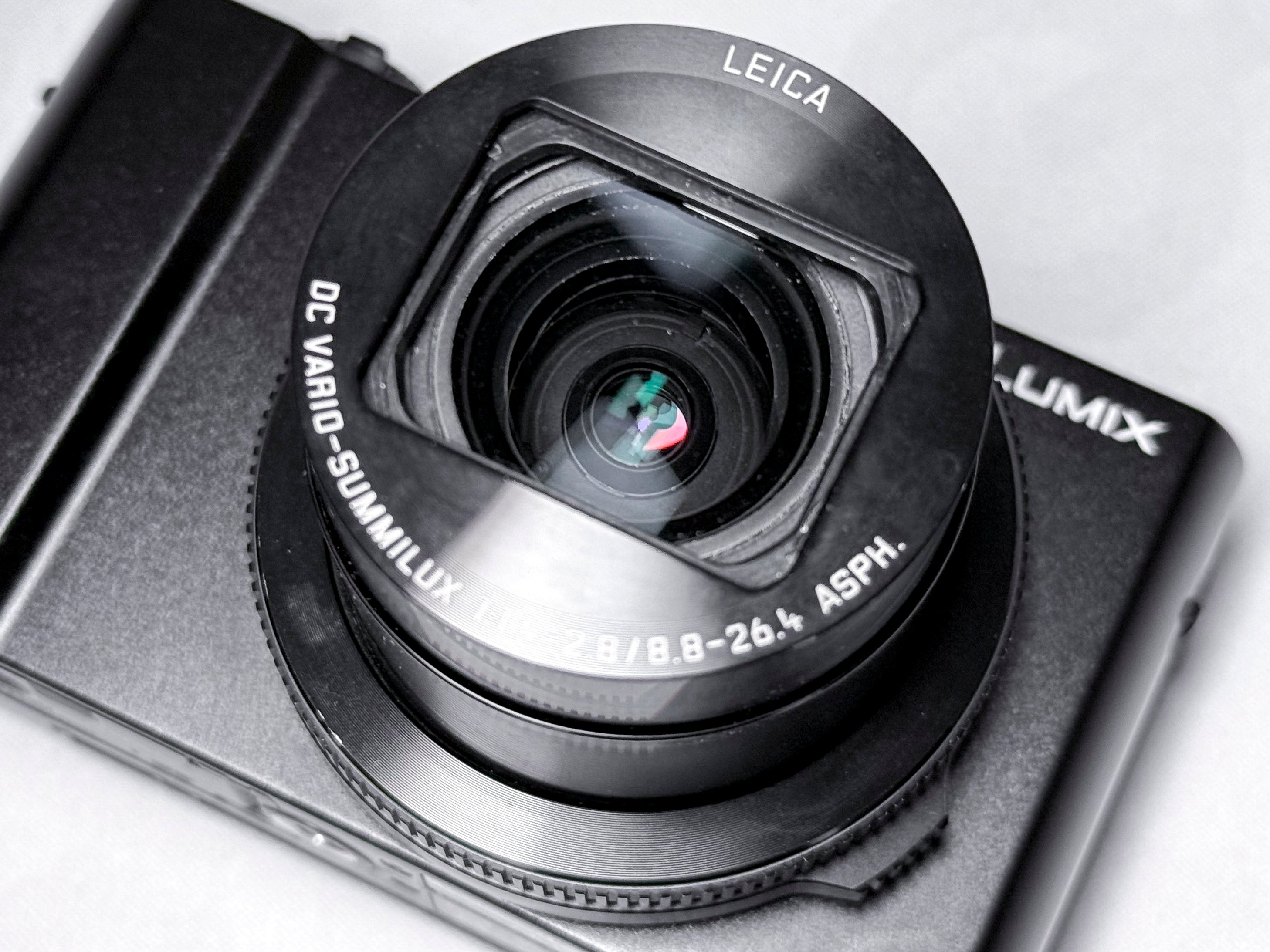 Panasonic Lumix LX15 - LX10 with Leica Summilux - Warranty, spots on the sensor