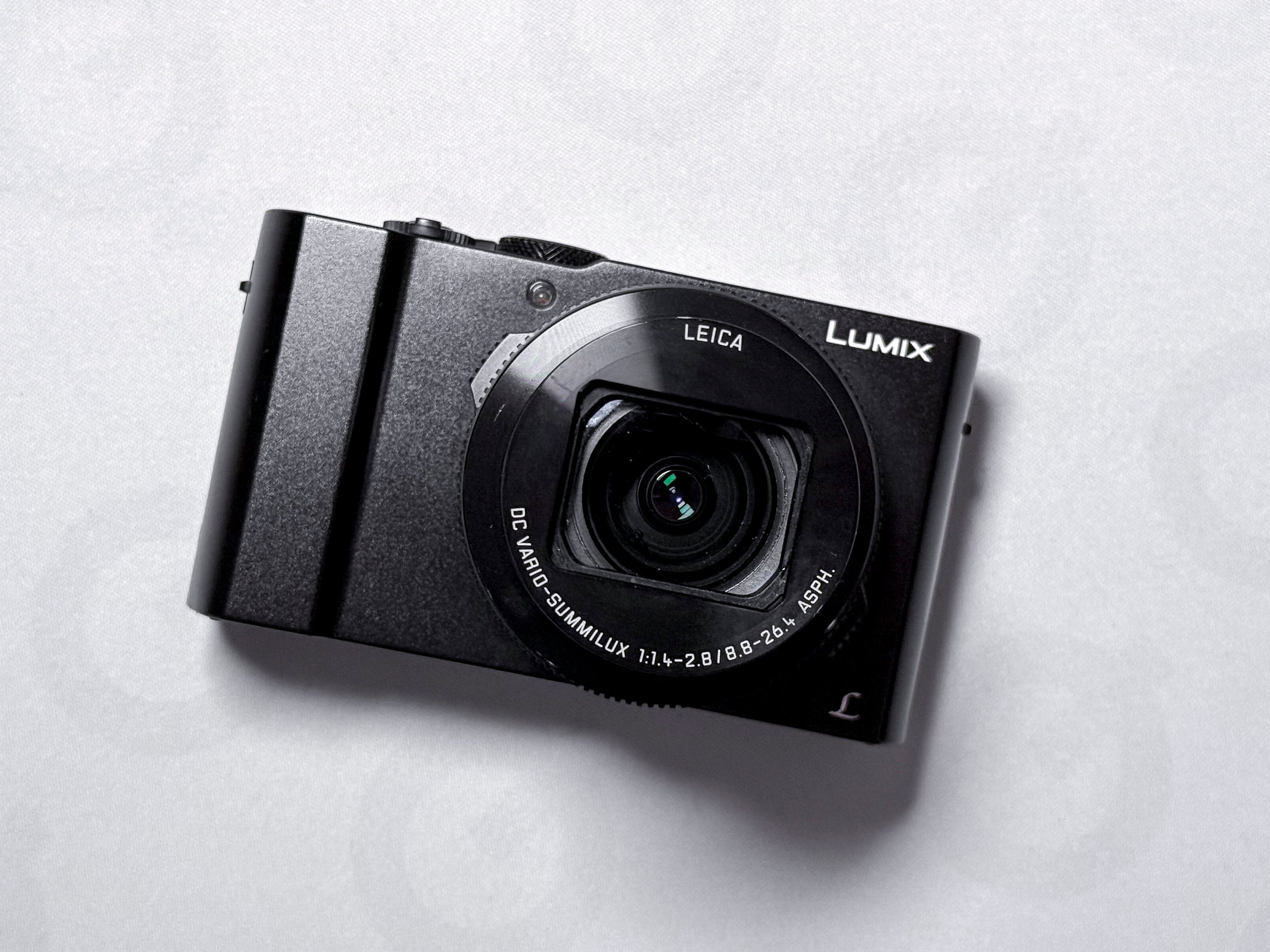 Panasonic Lumix LX15 - LX10 with Leica Summilux - Warranty, spots on the sensor