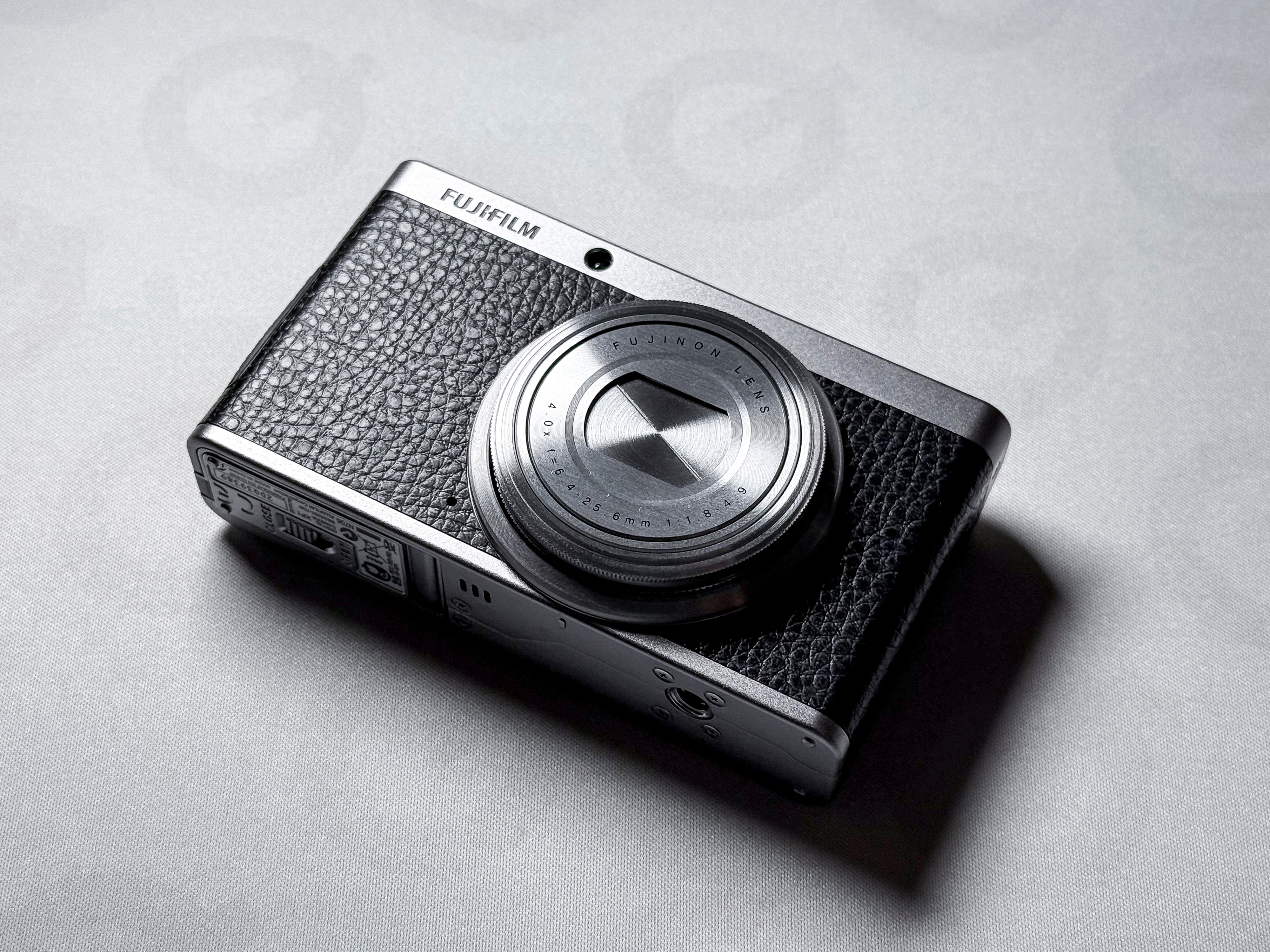 Rare Fujifilm XF1 Compact Camera- 1 Year Warranty, Near Mint, Excellent