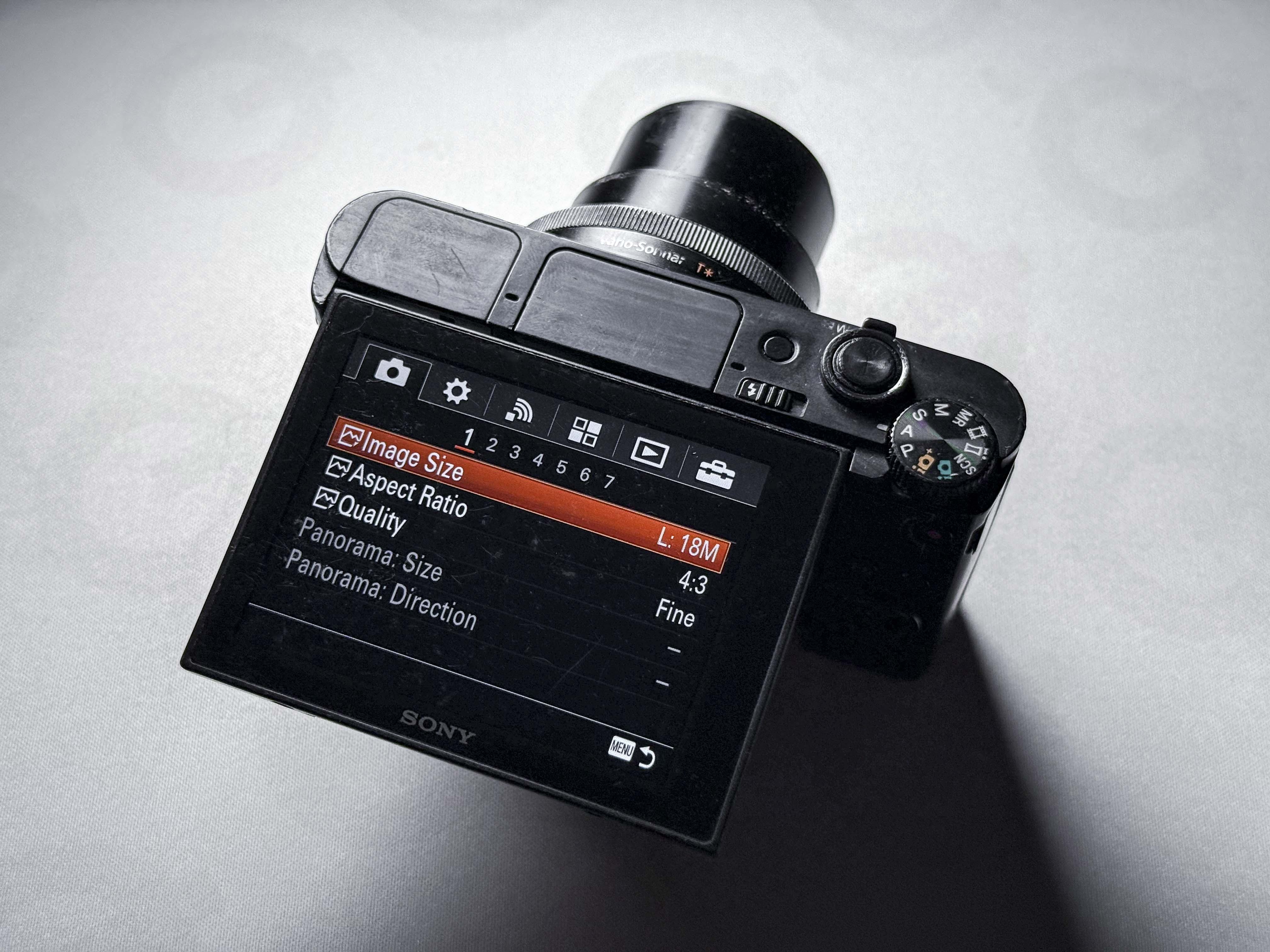 Sony HX90 Cyber-Shot 30x Compact Camera - Working except for the flash, read
