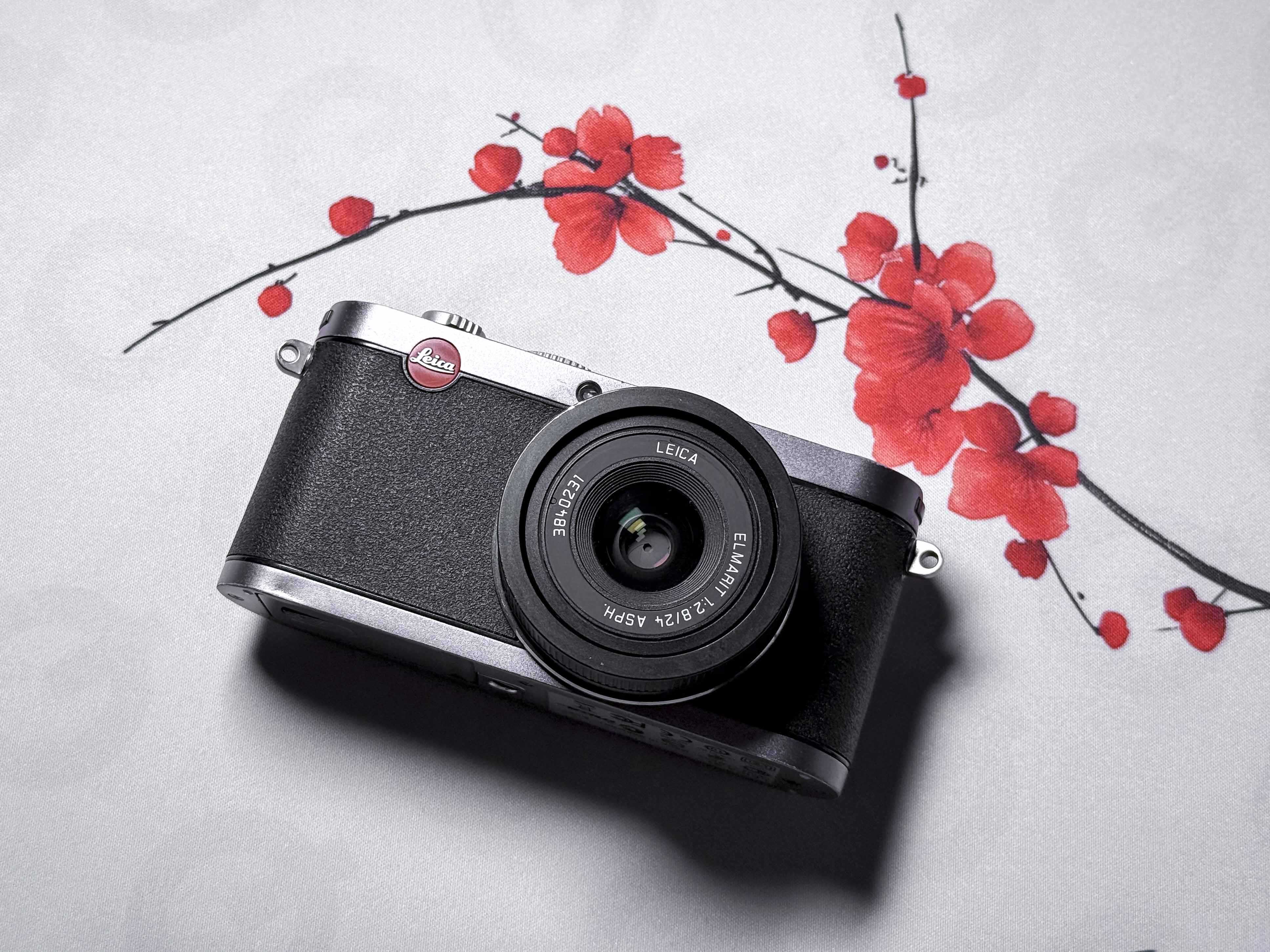 Leica X1 APS-C Digital Camera 36mm Elmarit - Works, buttons issue, read