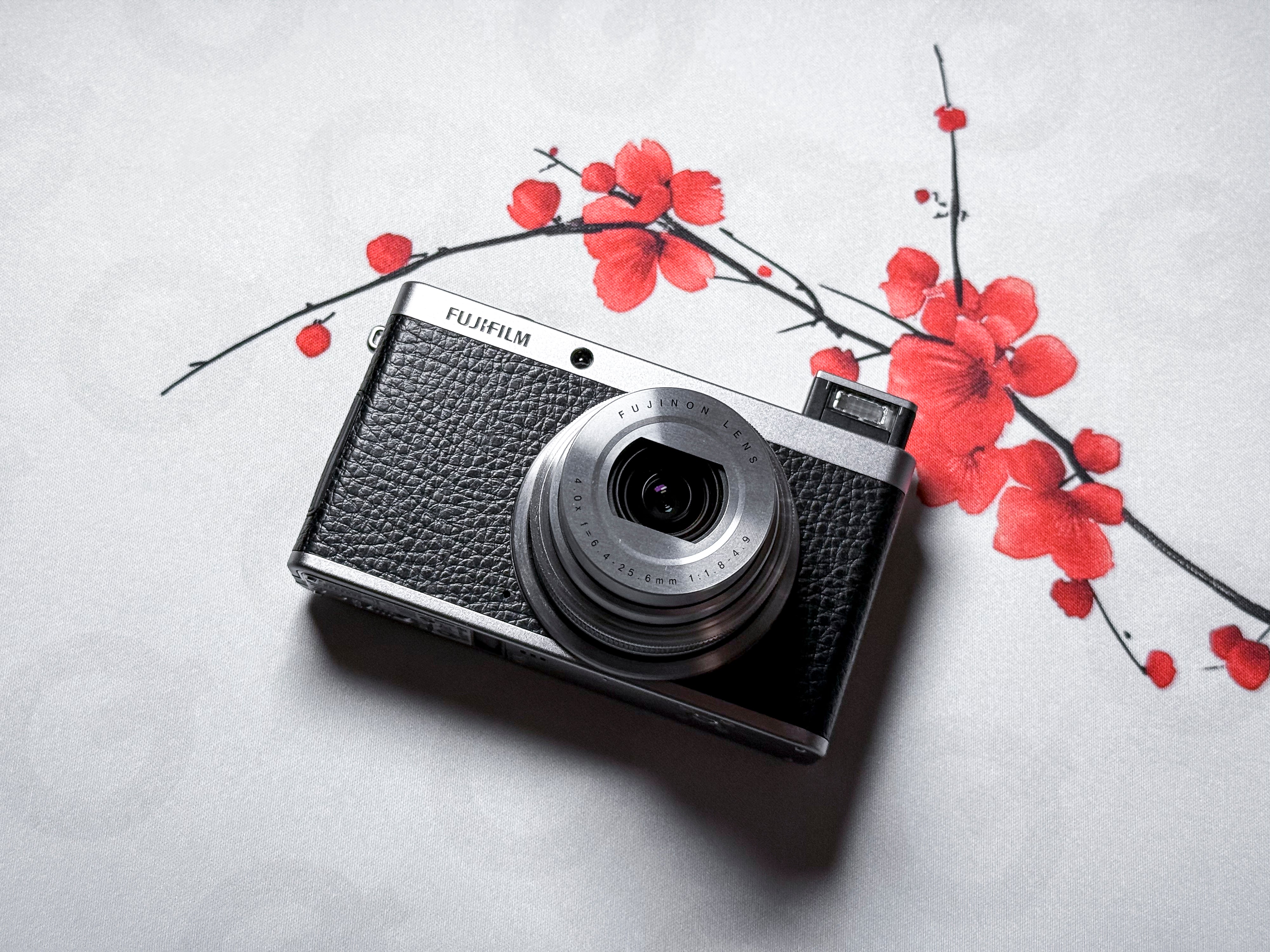 Rare Fujifilm XF1 Compact Camera- 1 Year Warranty, Near Mint, Excellent