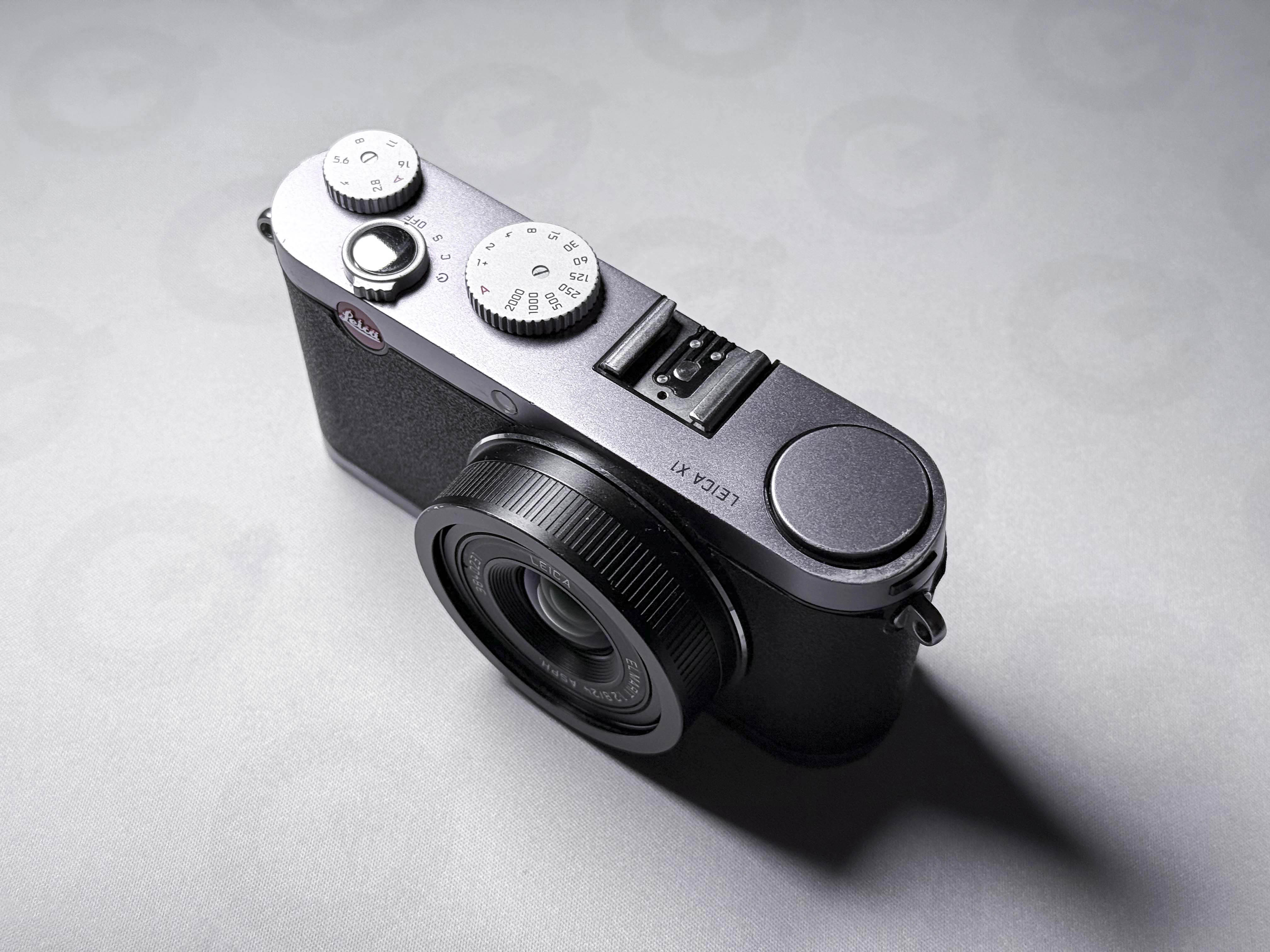 Leica X1 APS-C Digital Camera 36mm Elmarit - Works, buttons issue, read
