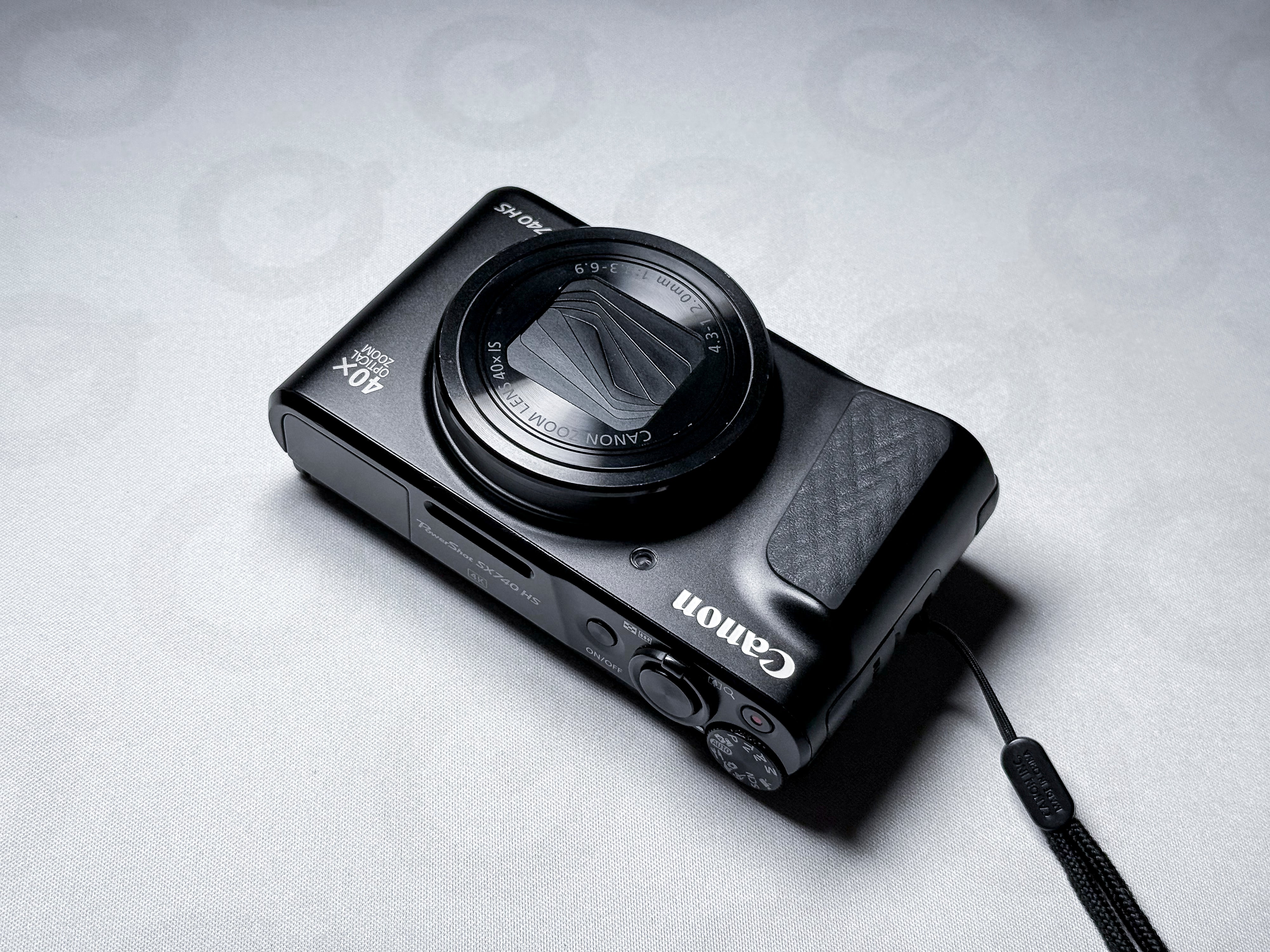 Canon SX740 HS Powershot Compact Camera 40x Zoom - 1 Year Warranty, Near Mint