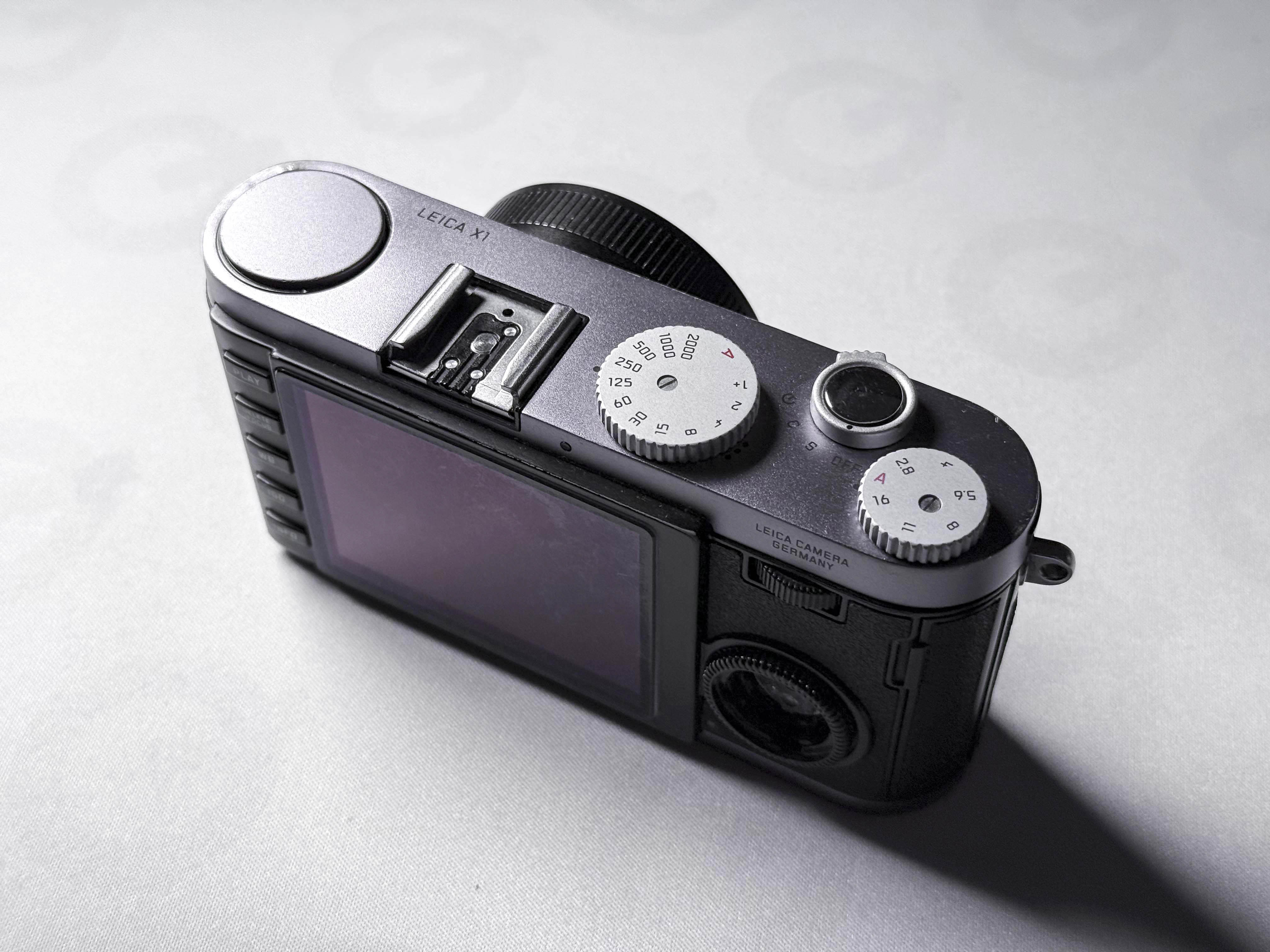 Leica X1 APS-C Digital Camera 36mm Elmarit - Works, buttons issue, read