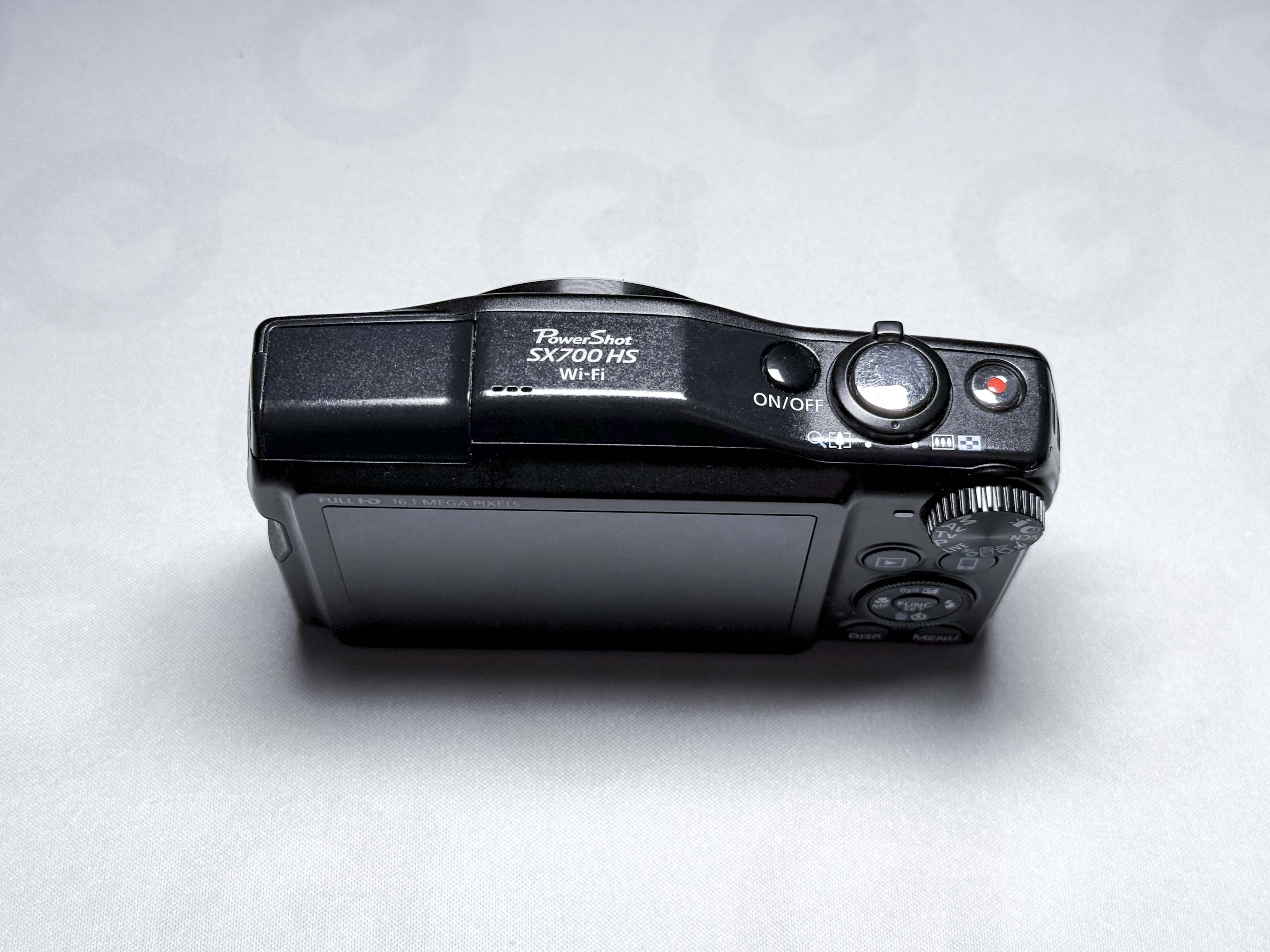 Fotocamera compatta Canon SX700 HS con zoom 30x - Garanzia di 1 anno, eccellente