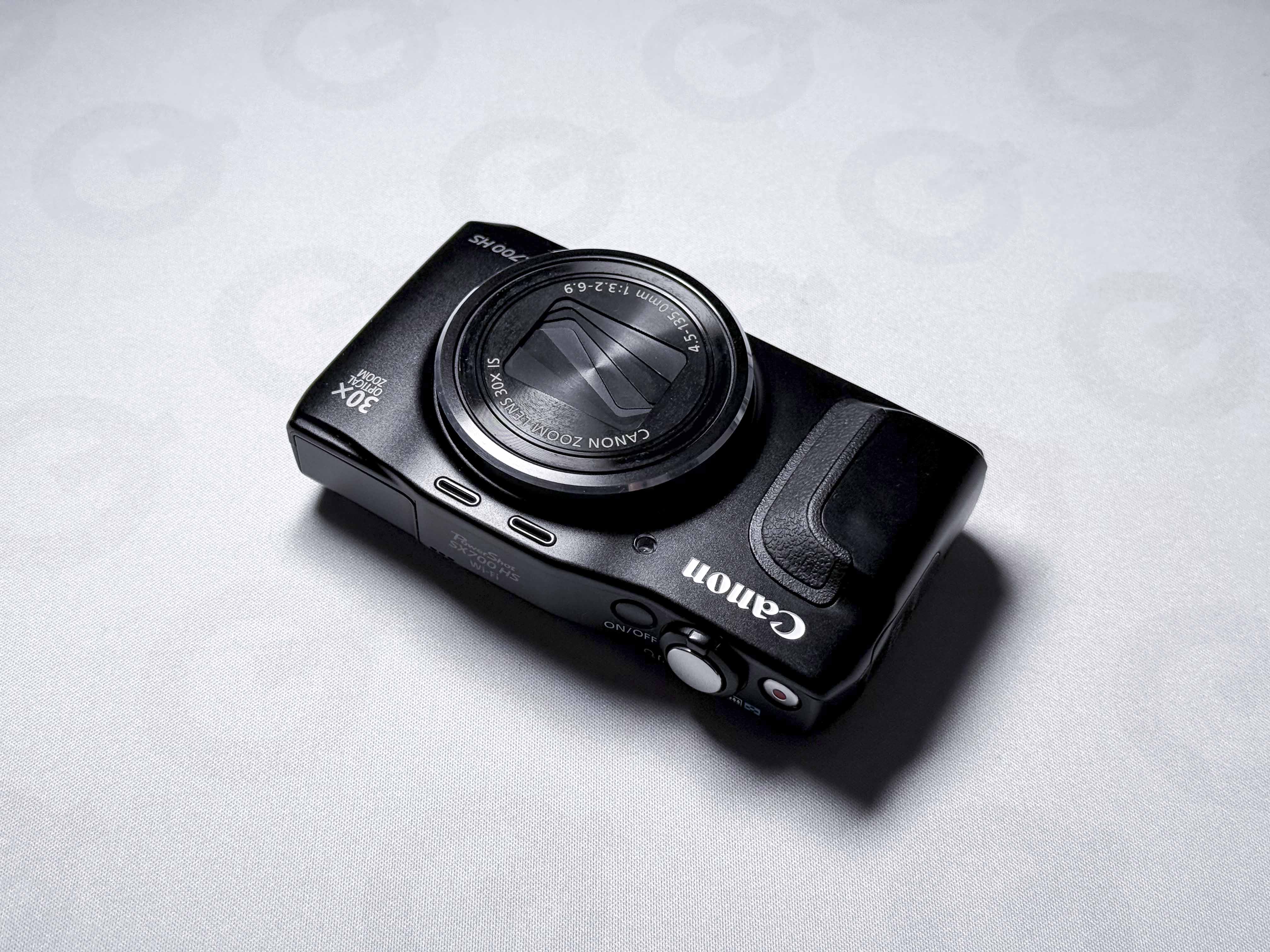 Fotocamera compatta Canon SX700 HS con zoom 30x - Garanzia di 1 anno, eccellente