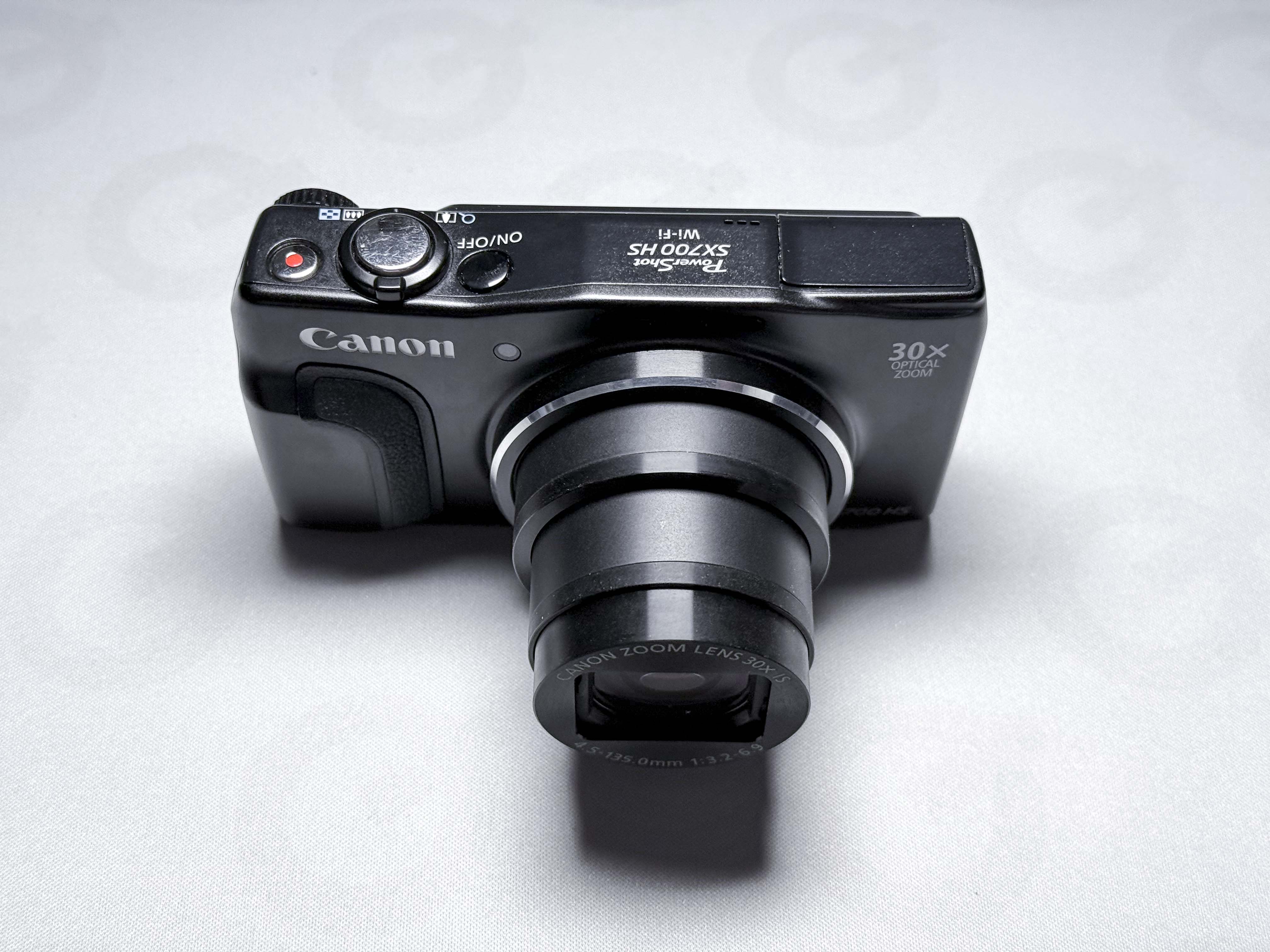 Fotocamera compatta Canon SX700 HS con zoom 30x - Garanzia di 1 anno, eccellente