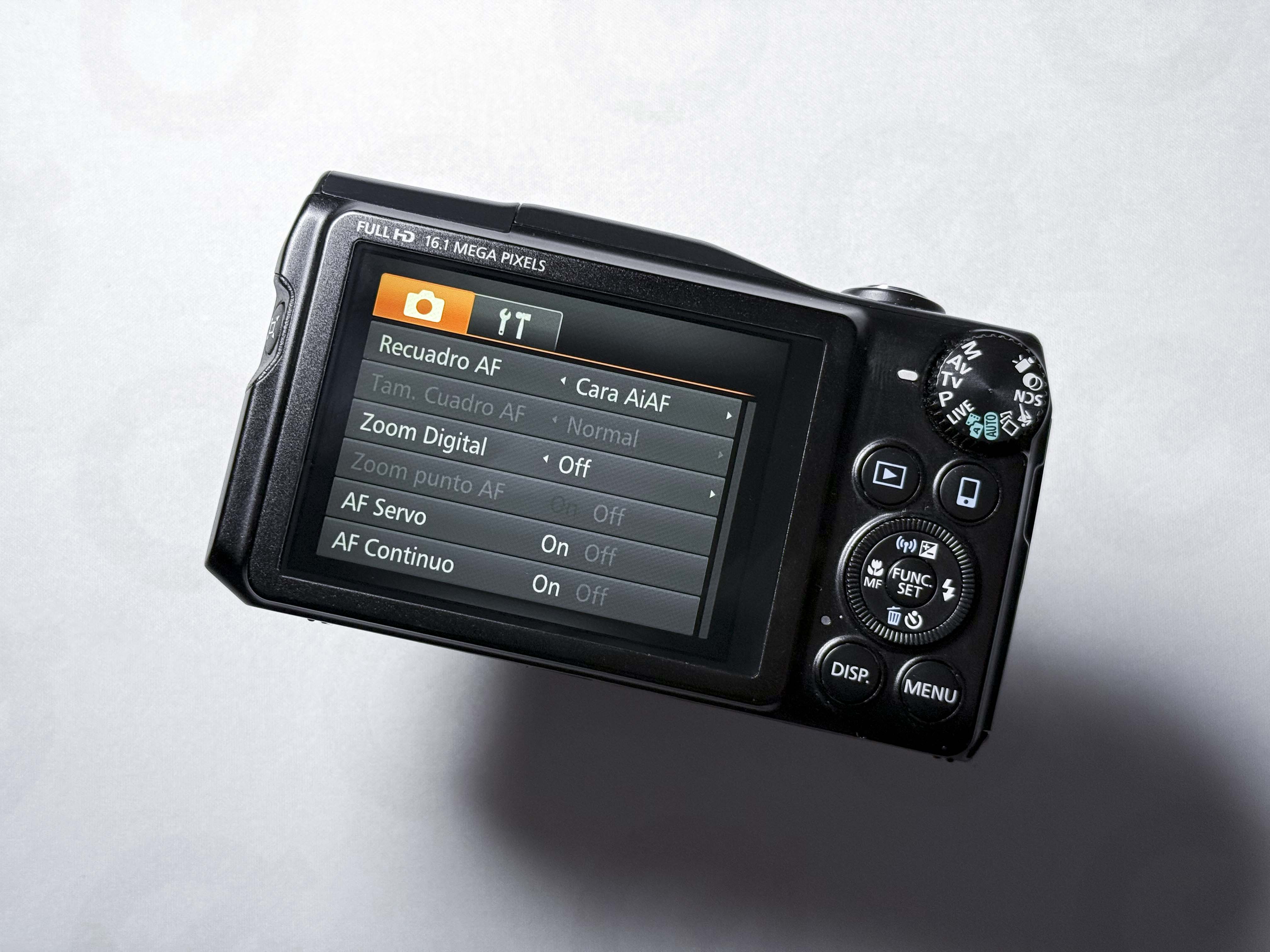 Fotocamera compatta Canon SX700 HS con zoom 30x - Garanzia di 1 anno, eccellente