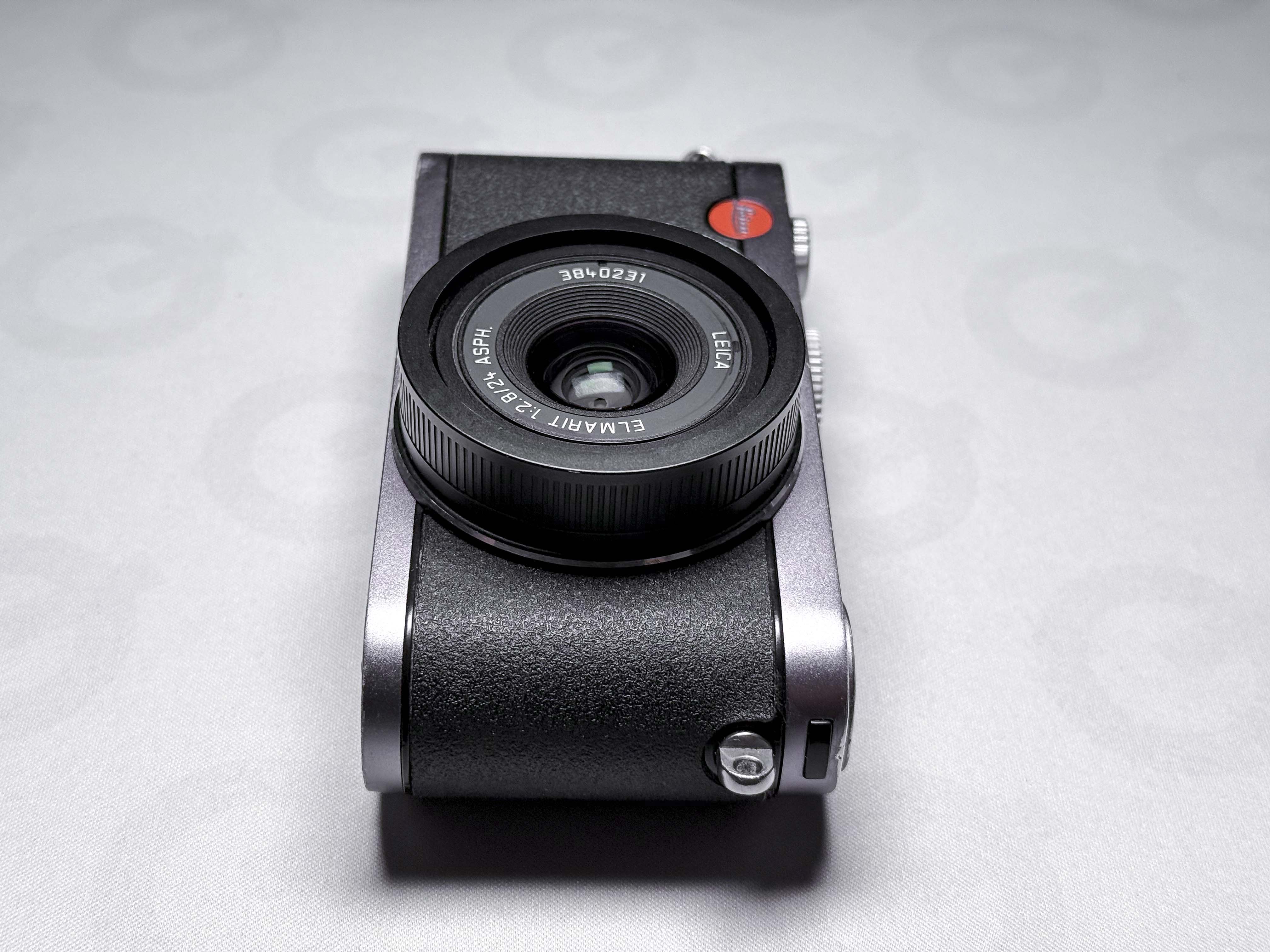 Leica X1 APS-C Digital Camera 36mm Elmarit - Works, buttons issue, read