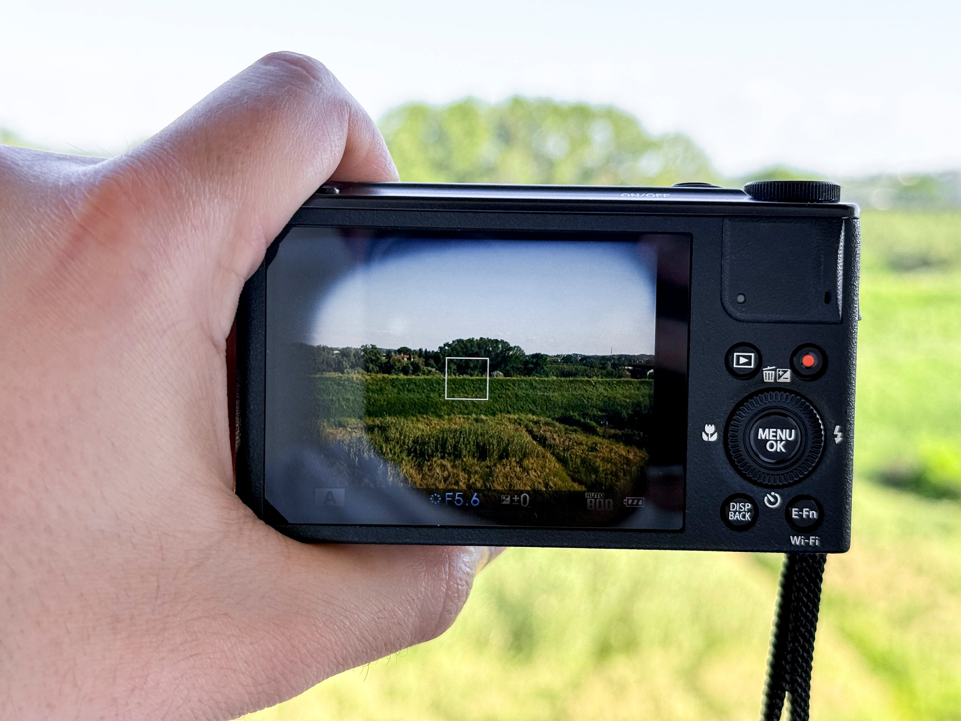 Fujifilm XQ1 X-Trans Compact Camera 12mpx Zoom - Working, Read Fuji X-Q1