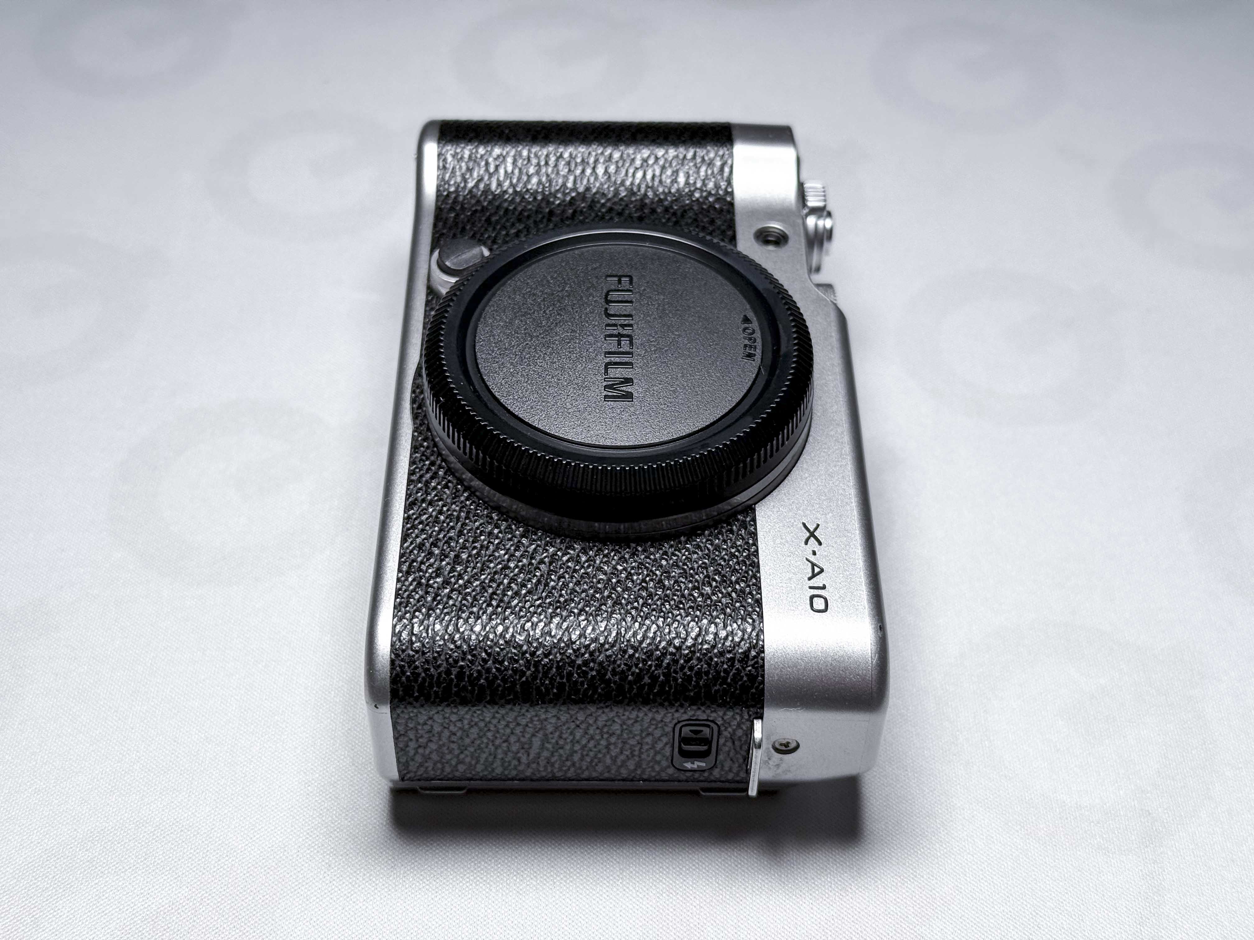 Fujifilm X-A10 + 16-50mm OIS II Mirrorless - 1 Year Warranty - Fuji XA10