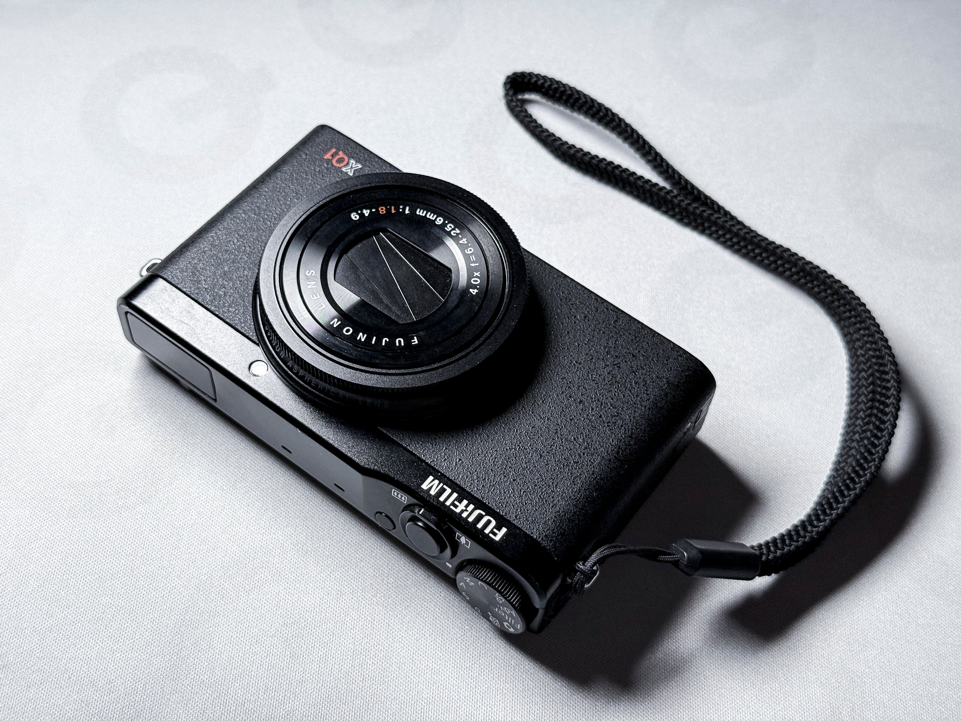 Fujifilm XQ1 X-Trans Compact Camera 12mpx Zoom - Working, Read Fuji X-Q1