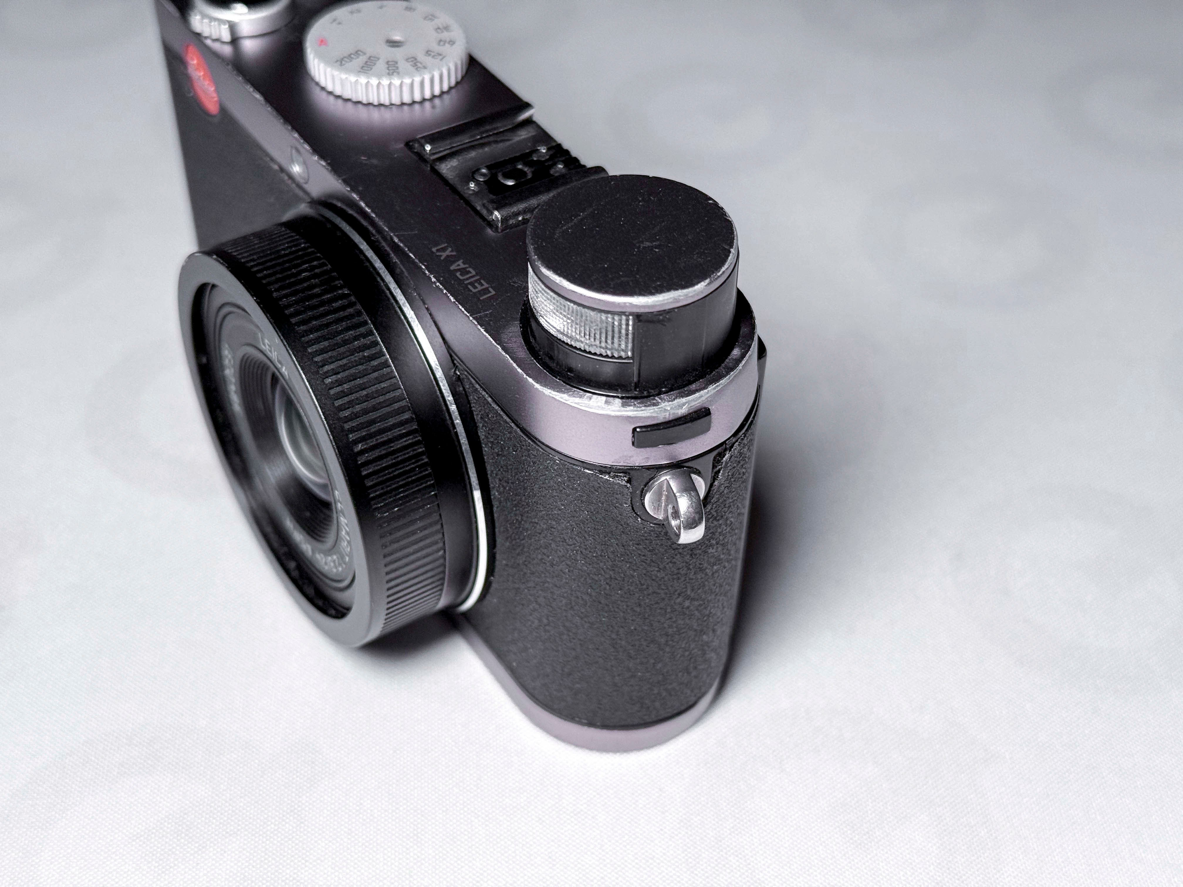 Leica X1 APS-C Digital Camera 36mm Elmarit - Works, buttons issue, read