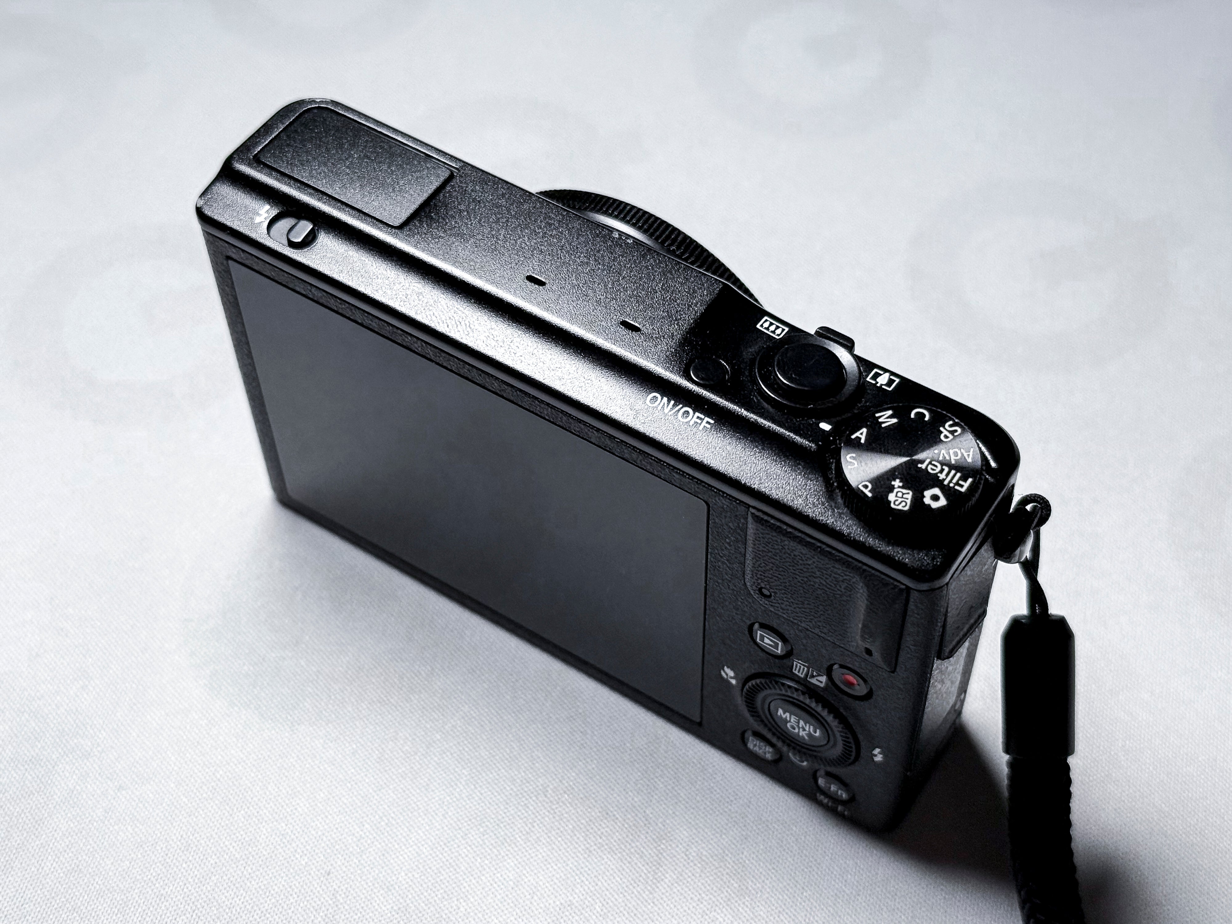 Fujifilm XQ1 X-Trans Compact Camera 12mpx Zoom - Working, Read Fuji X-Q1