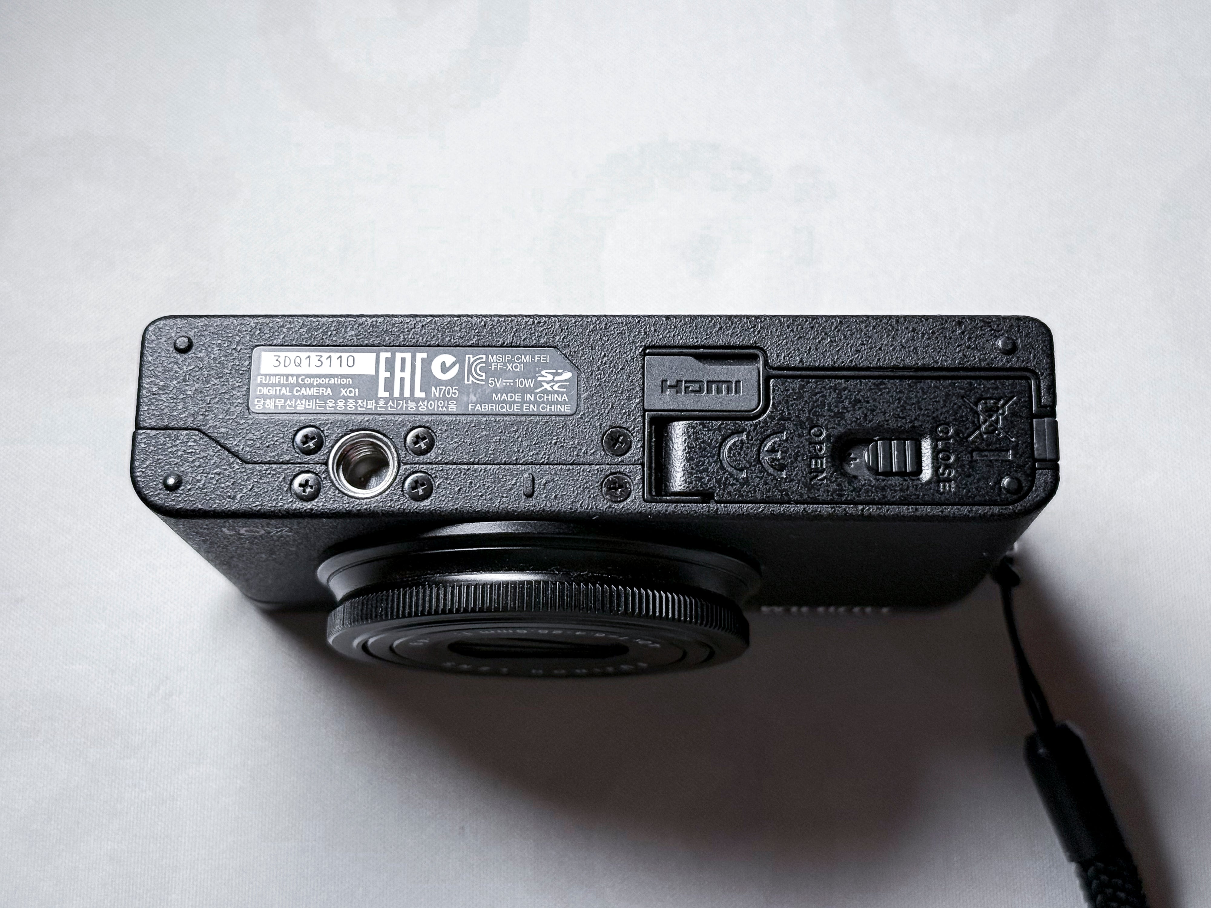 Fujifilm XQ1 X-Trans Compact Camera 12mpx Zoom - Working, Read Fuji X-Q1