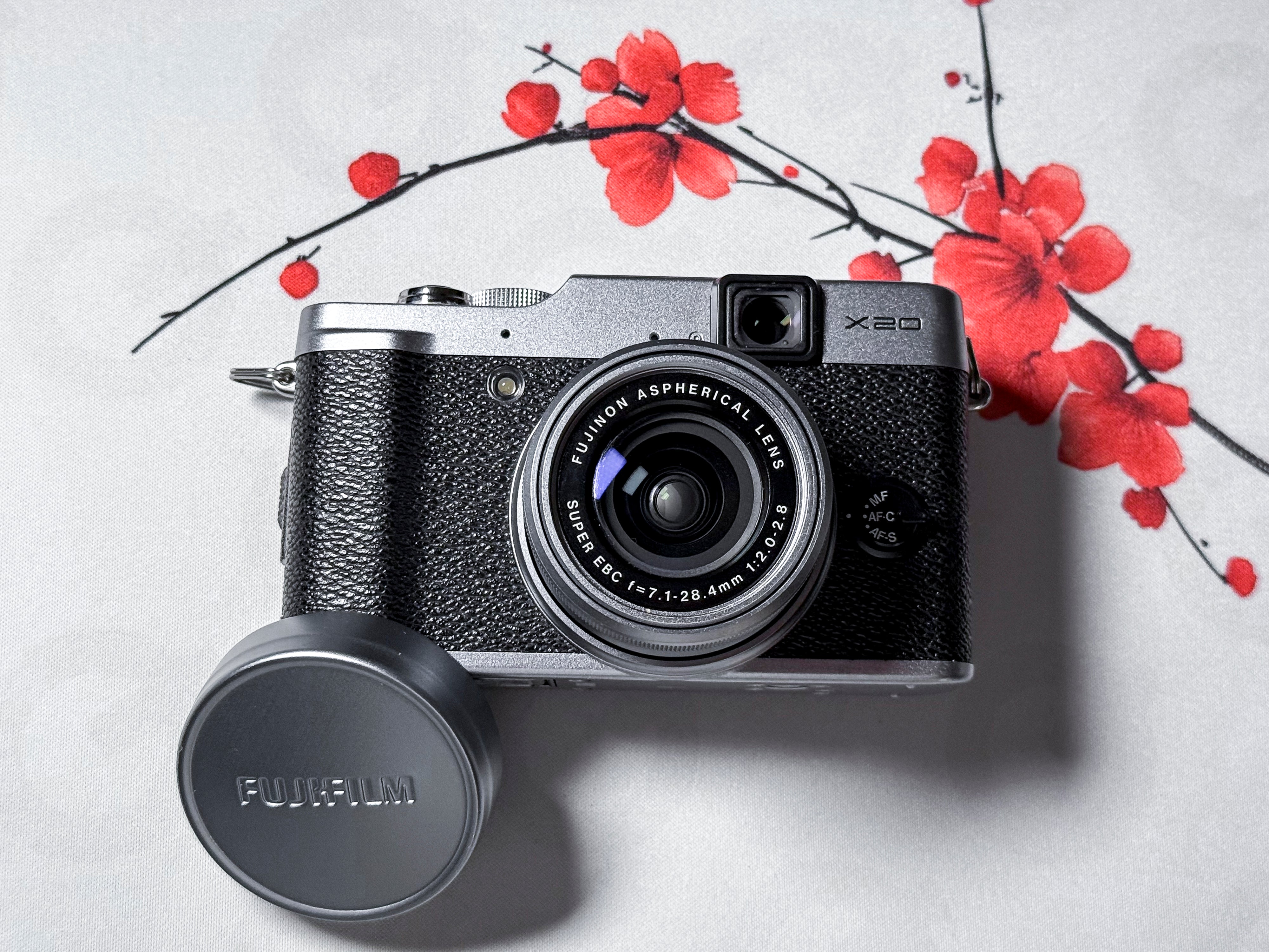 Fotocamera digitale Fujifilm X20 con custodia - Garanzia di 1 anno, eccellente