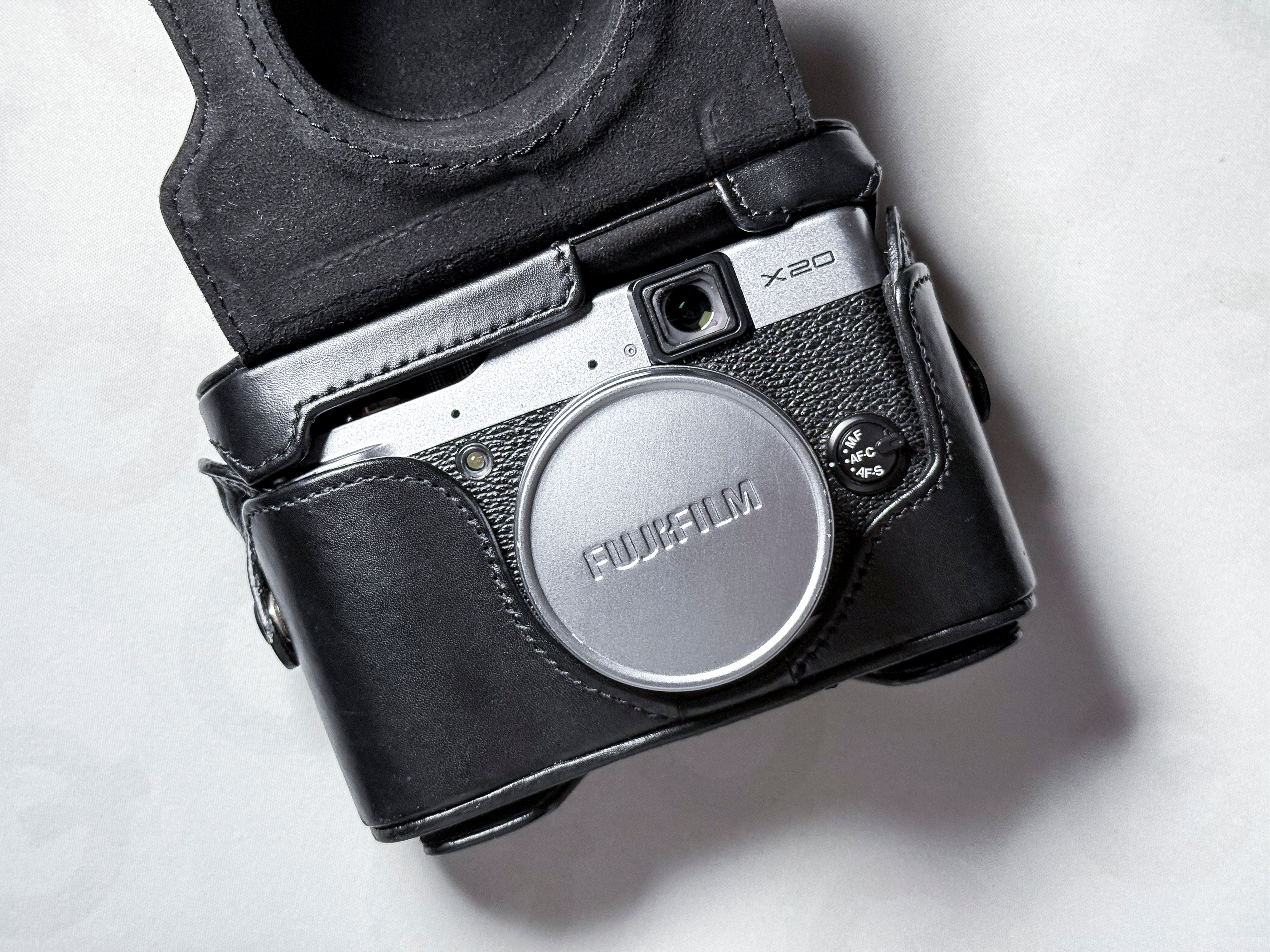 Fotocamera digitale Fujifilm X20 con custodia - Garanzia di 1 anno, eccellente