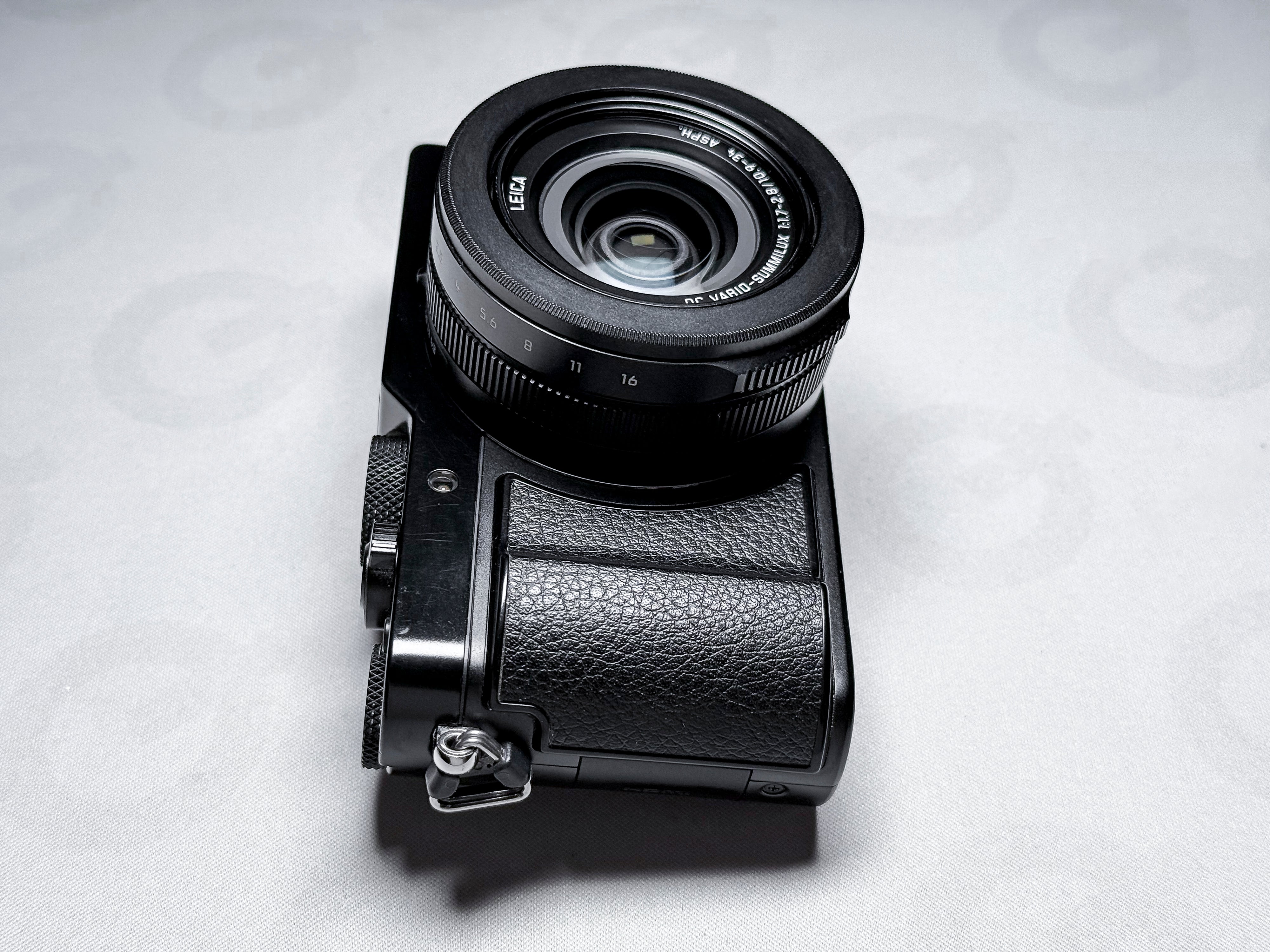 Panasonic Lumix LX100 II (Same as Leica D-Lux 7) - 1 Year Warranty, Excellent