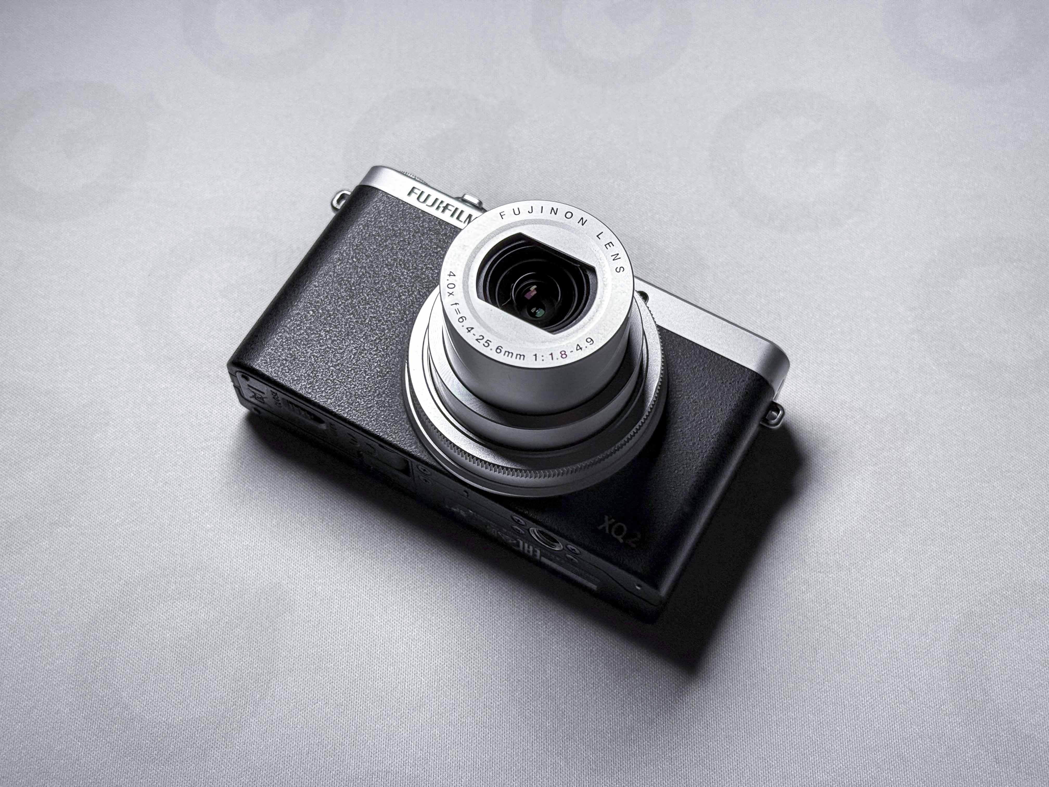 Fotocamera compatta Fujifilm XQ2 Sensore Fuji X-Trans, 1 anno di garanzia, eccellente XQ 2