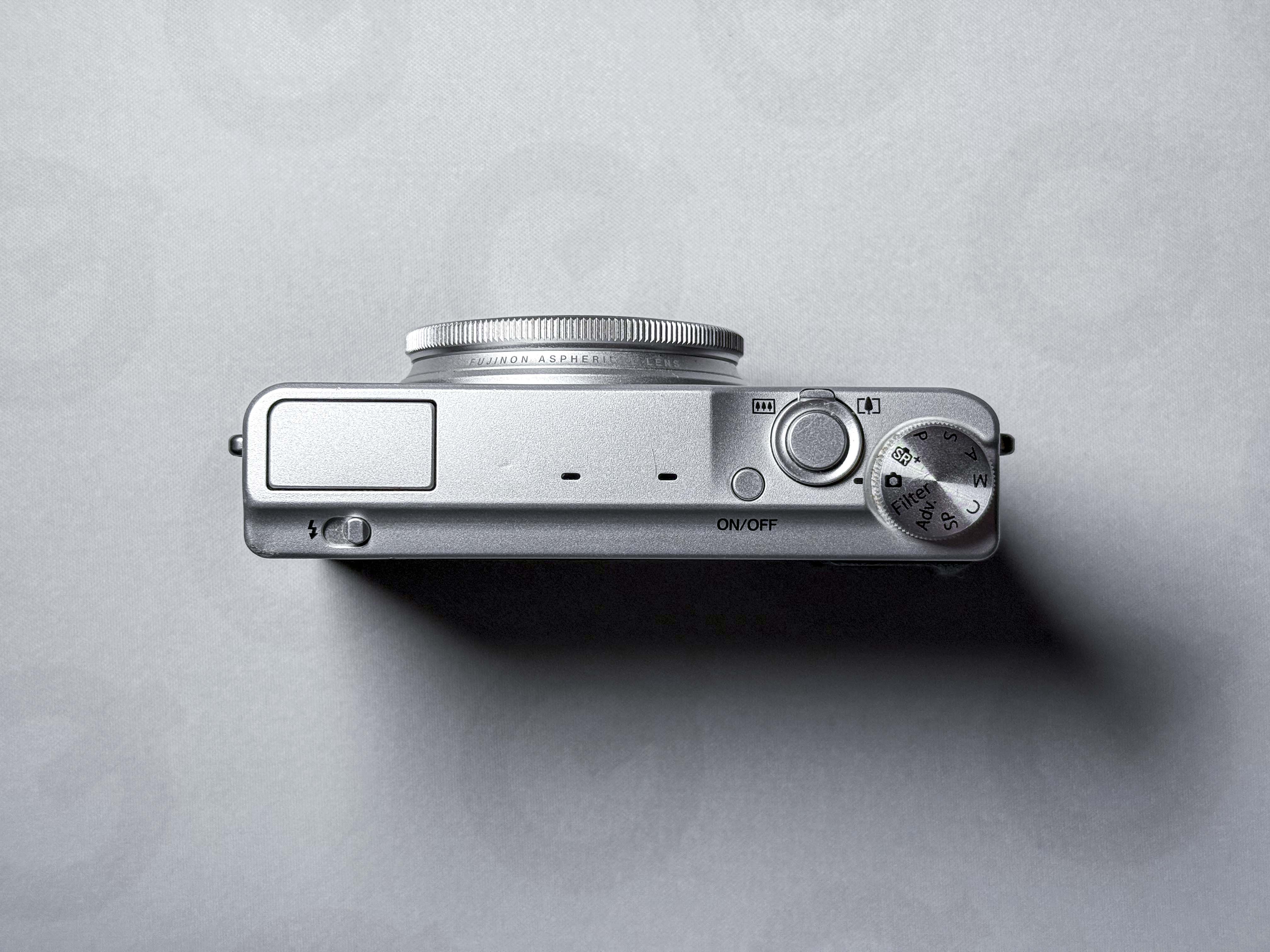 Fotocamera compatta Fujifilm XQ2 Sensore Fuji X-Trans, 1 anno di garanzia, eccellente XQ 2