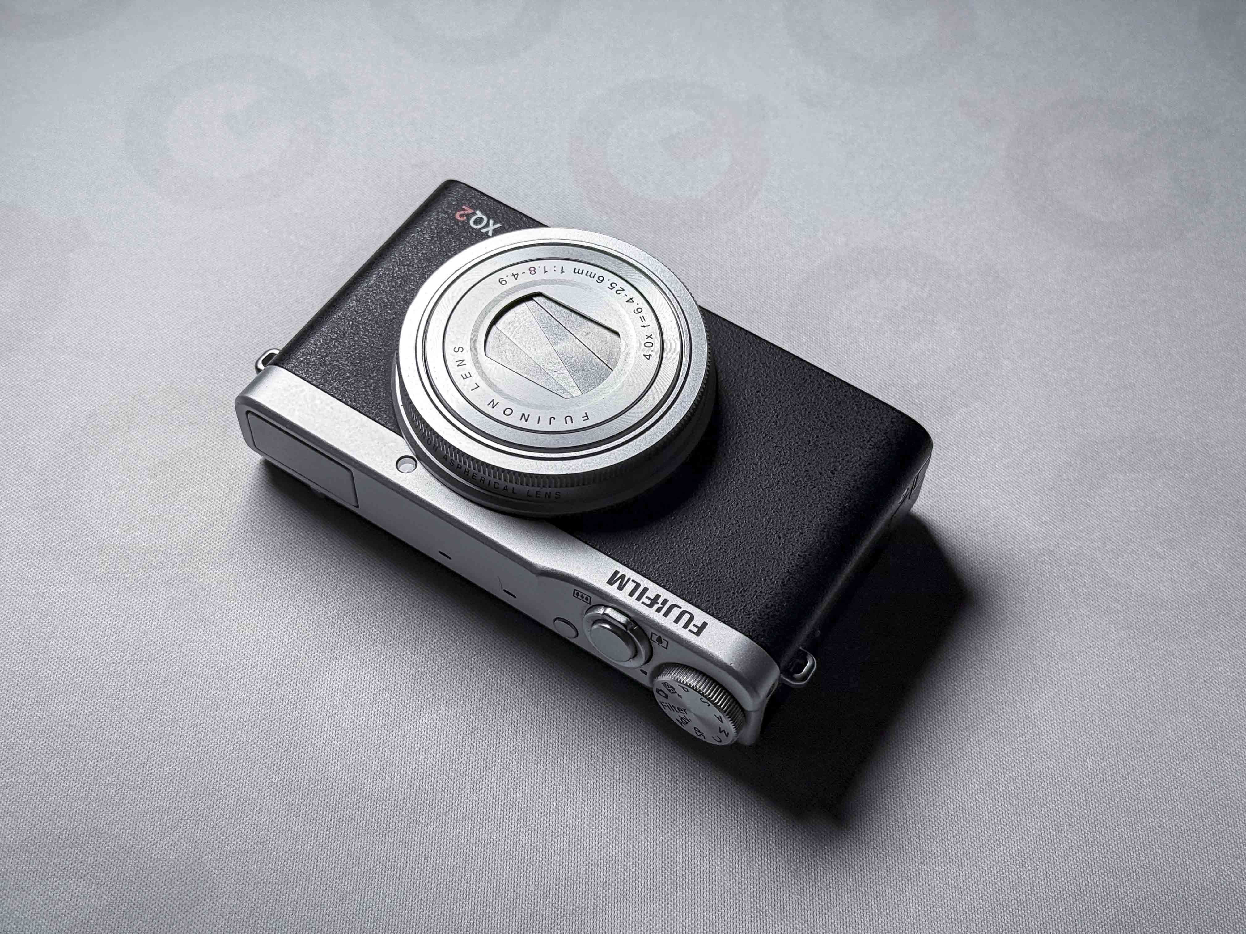 Fotocamera compatta Fujifilm XQ2 Sensore Fuji X-Trans, 1 anno di garanzia, eccellente XQ 2