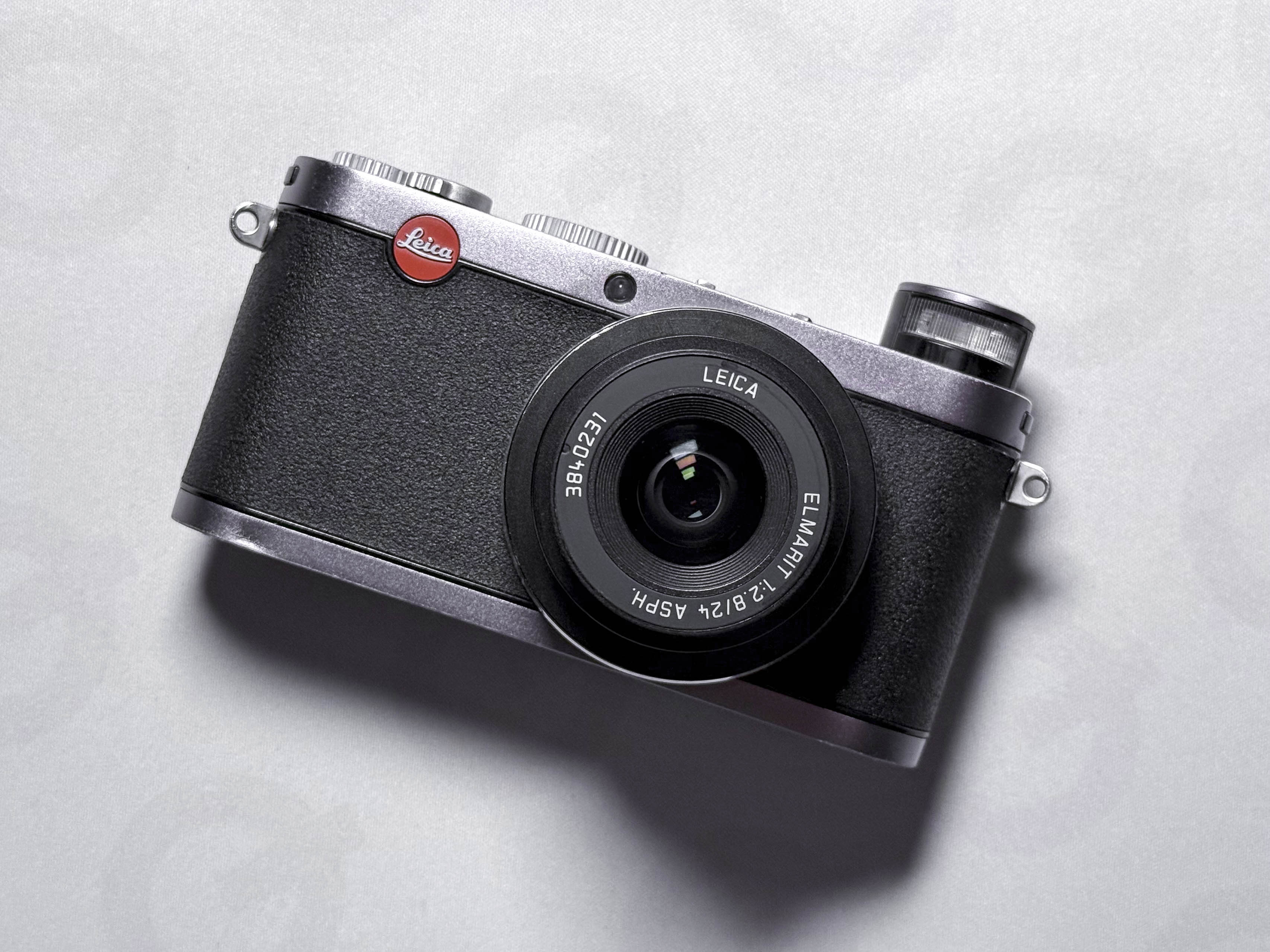 Leica X1 APS-C Digital Camera 36mm Elmarit - Works, buttons issue, read