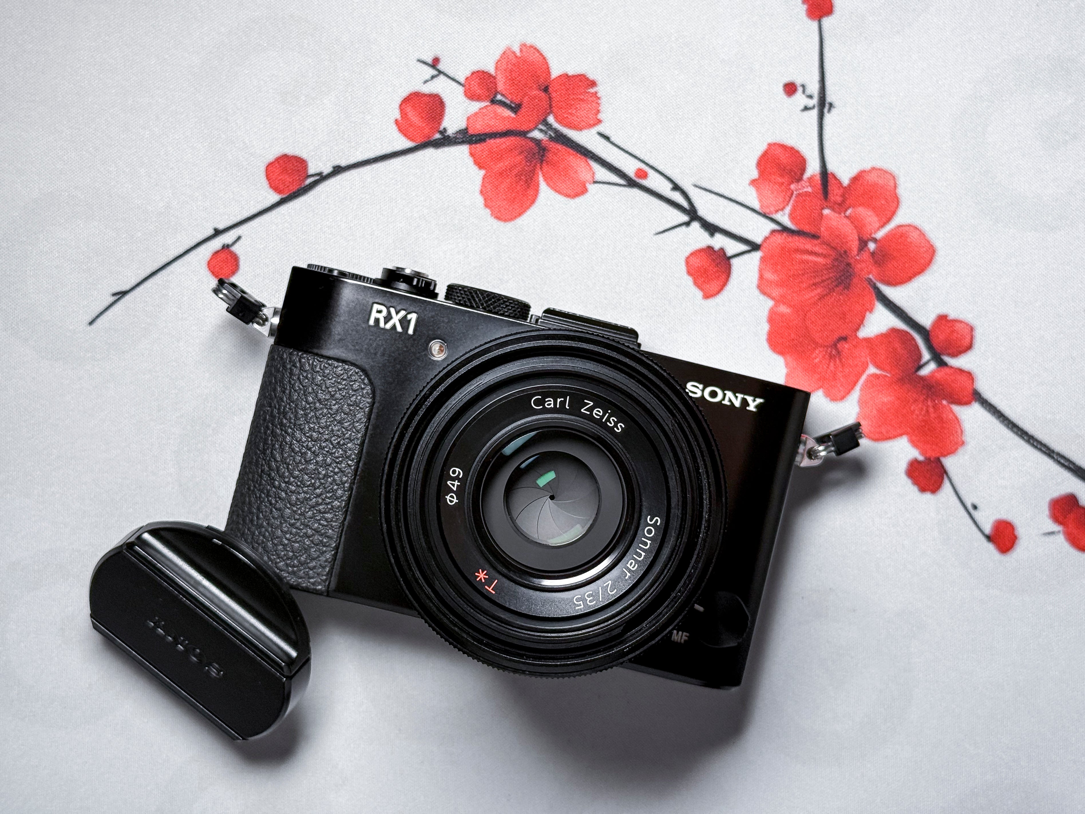 Sony RX1 Full Frame 35mm Zeiss Sonnar - 1 Year Warranty, Excellent