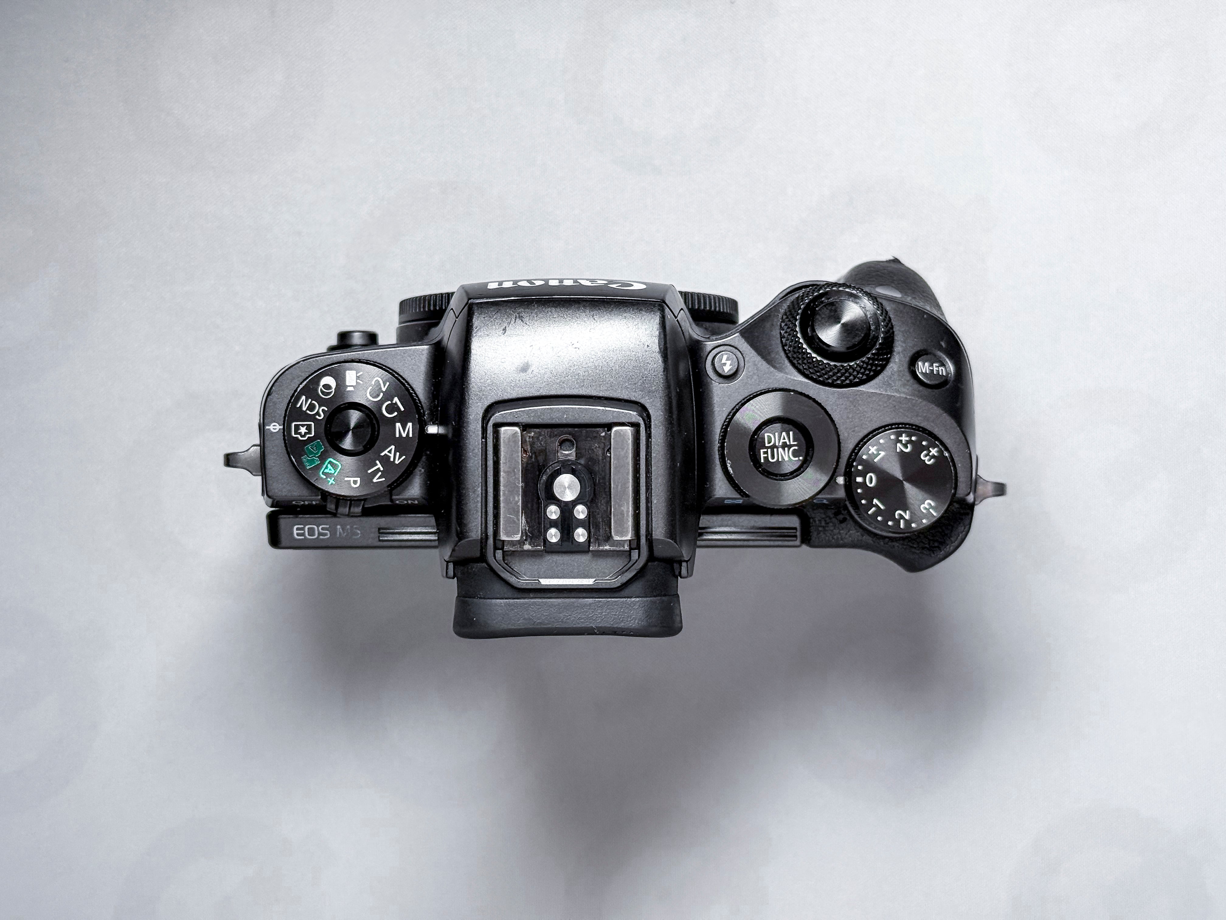 Canon M5 EOS Mirrorless Camera EF-M Body - 1 Year Warranty, Perfectly Working