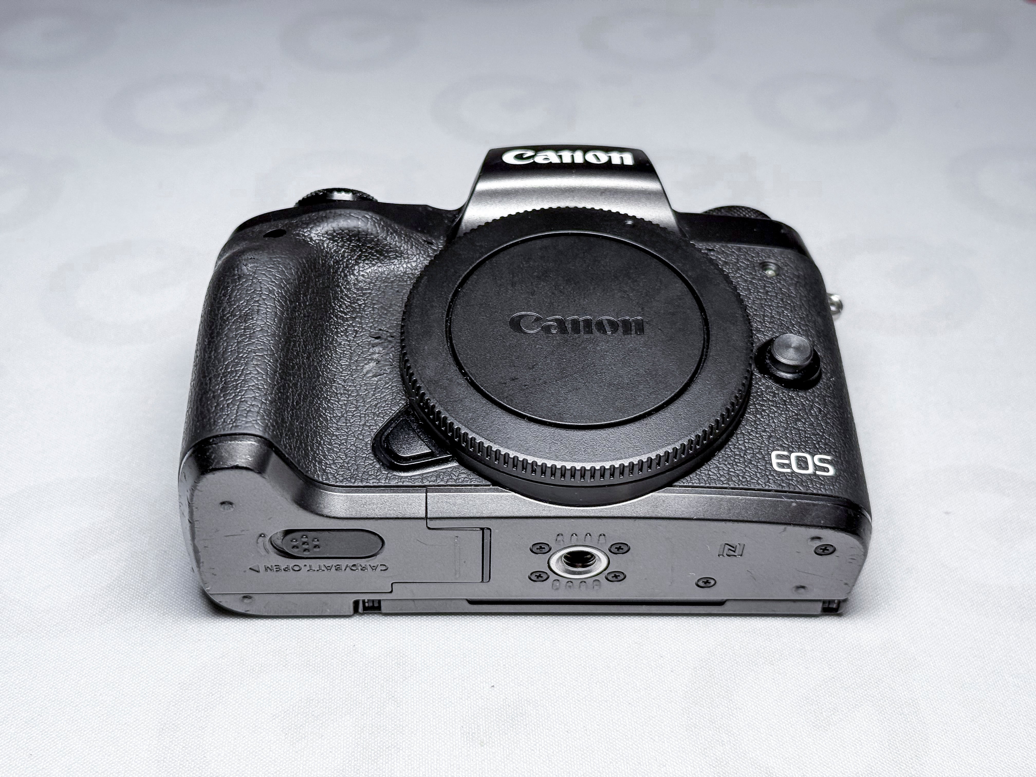 Canon M5 EOS Mirrorless Camera EF-M Body - 1 Year Warranty, Perfectly Working