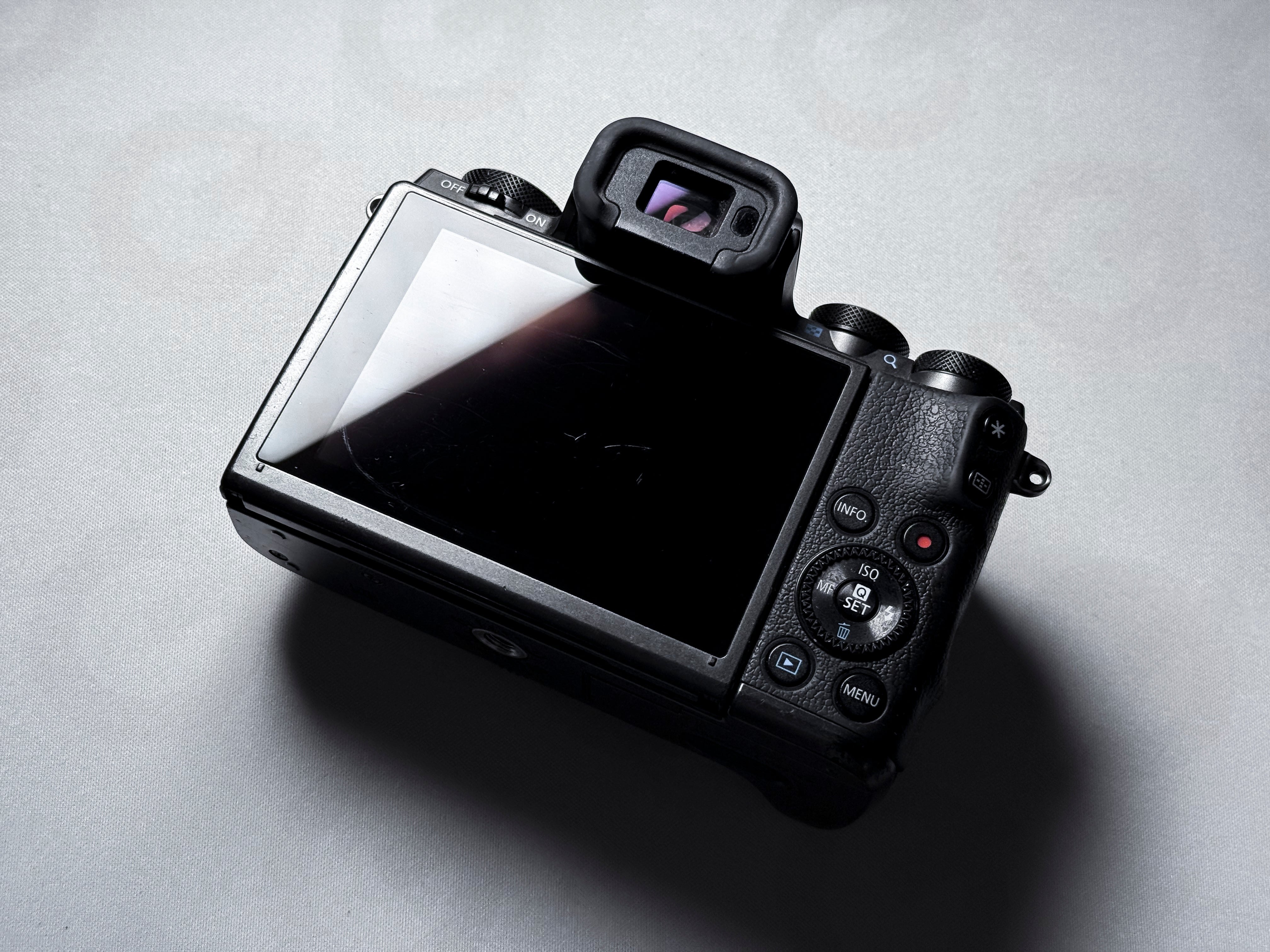 Canon M5 EOS Mirrorless Camera EF-M Body - 1 Year Warranty, Perfectly Working