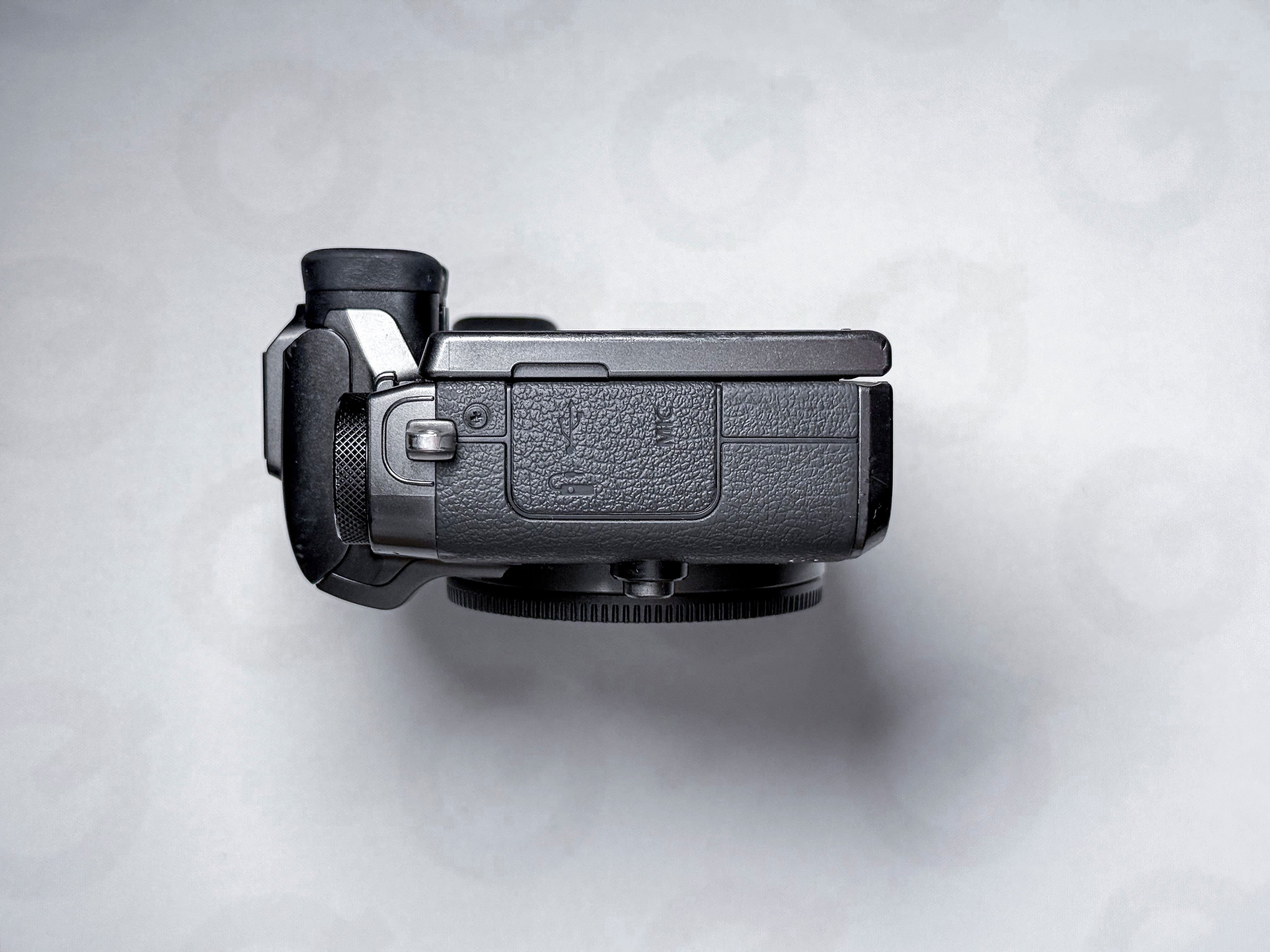 Canon M5 EOS Mirrorless Camera EF-M Body - 1 Year Warranty, Perfectly Working