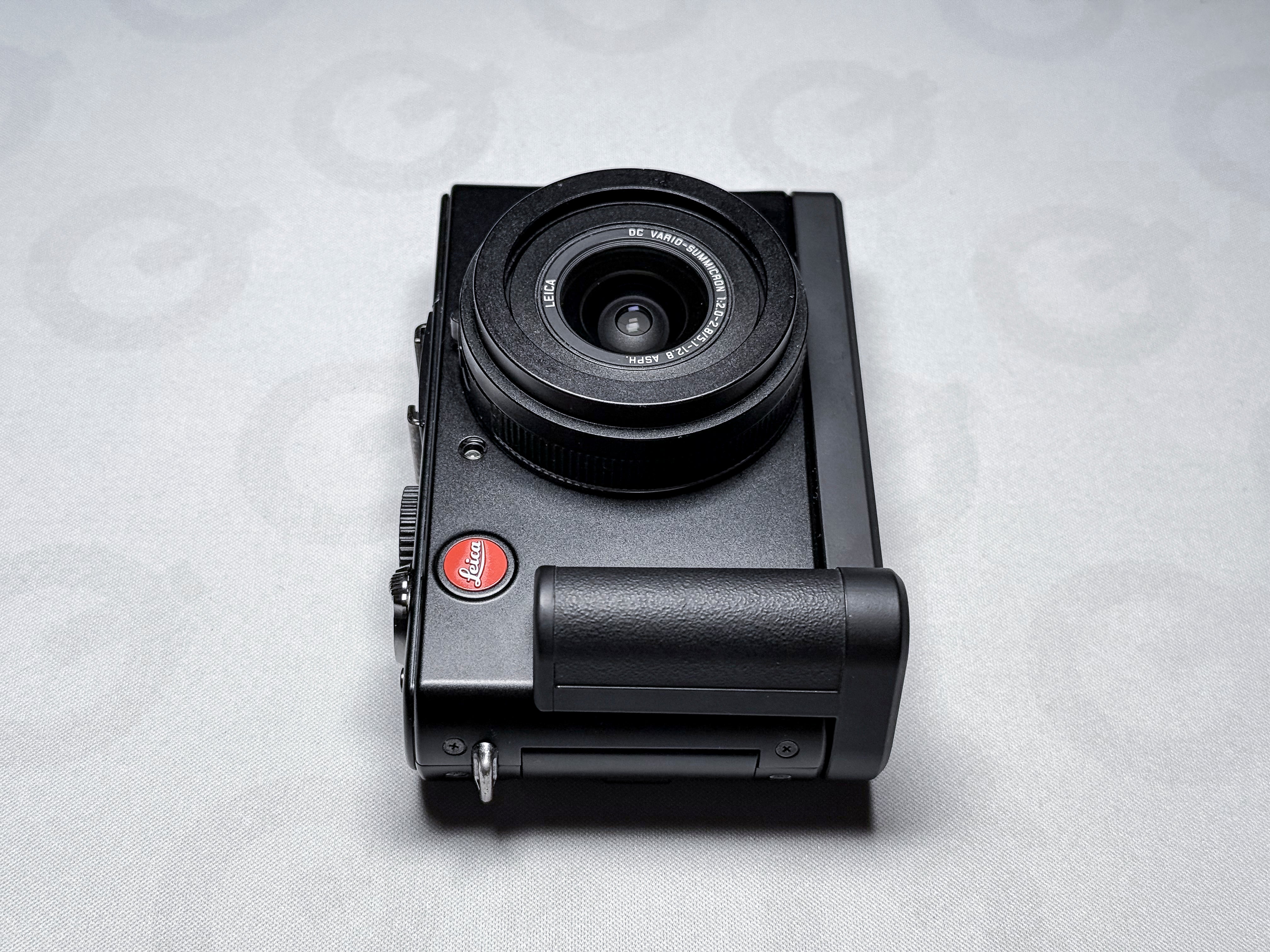 Leica D-Lux 4 + Grip CCD Summicron 24-60mm - 1 Year Warranty, Excellent DLUX 4