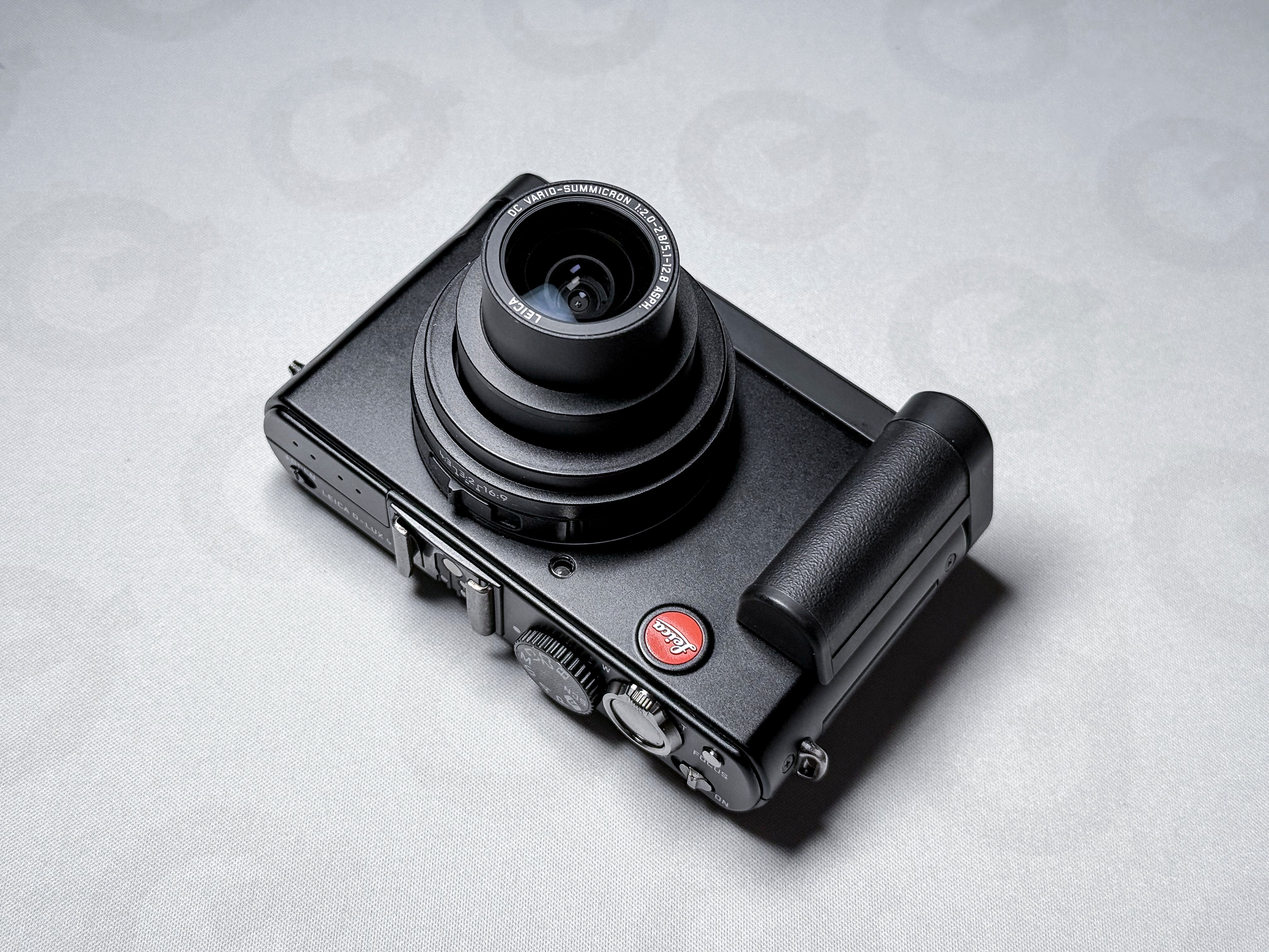 Leica D-Lux 4 + Grip CCD Summicron 24-60mm - 1 Year Warranty, Excellent DLUX 4