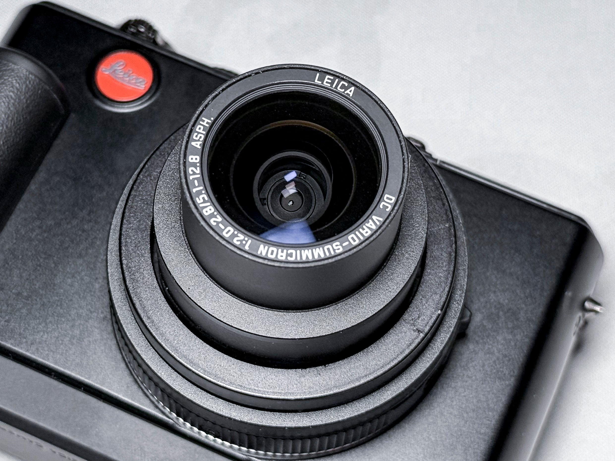 Leica D-Lux 4 + Grip CCD Summicron 24-60mm - 1 Year Warranty, Excellent DLUX 4