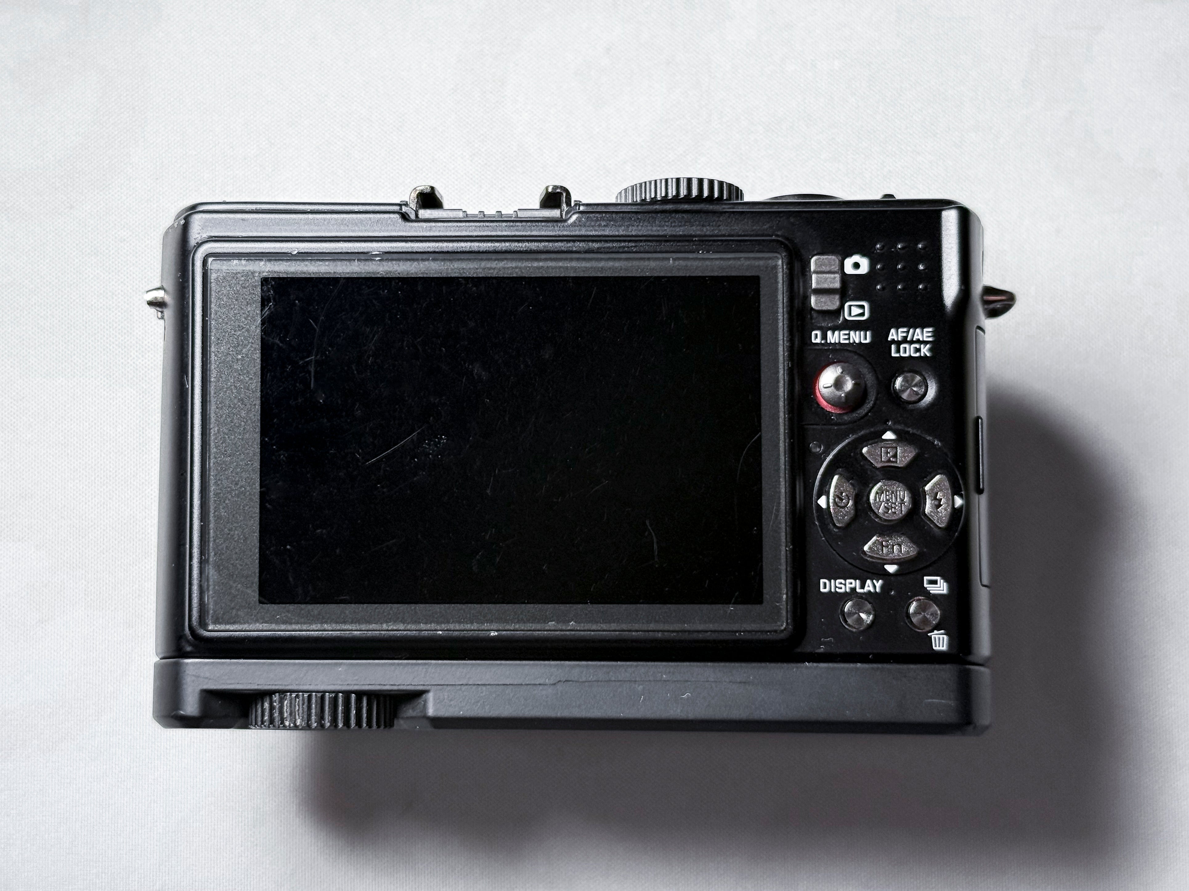 Leica D-Lux 4 + Grip CCD Summicron 24-60mm - 1 Year Warranty, Excellent DLUX 4