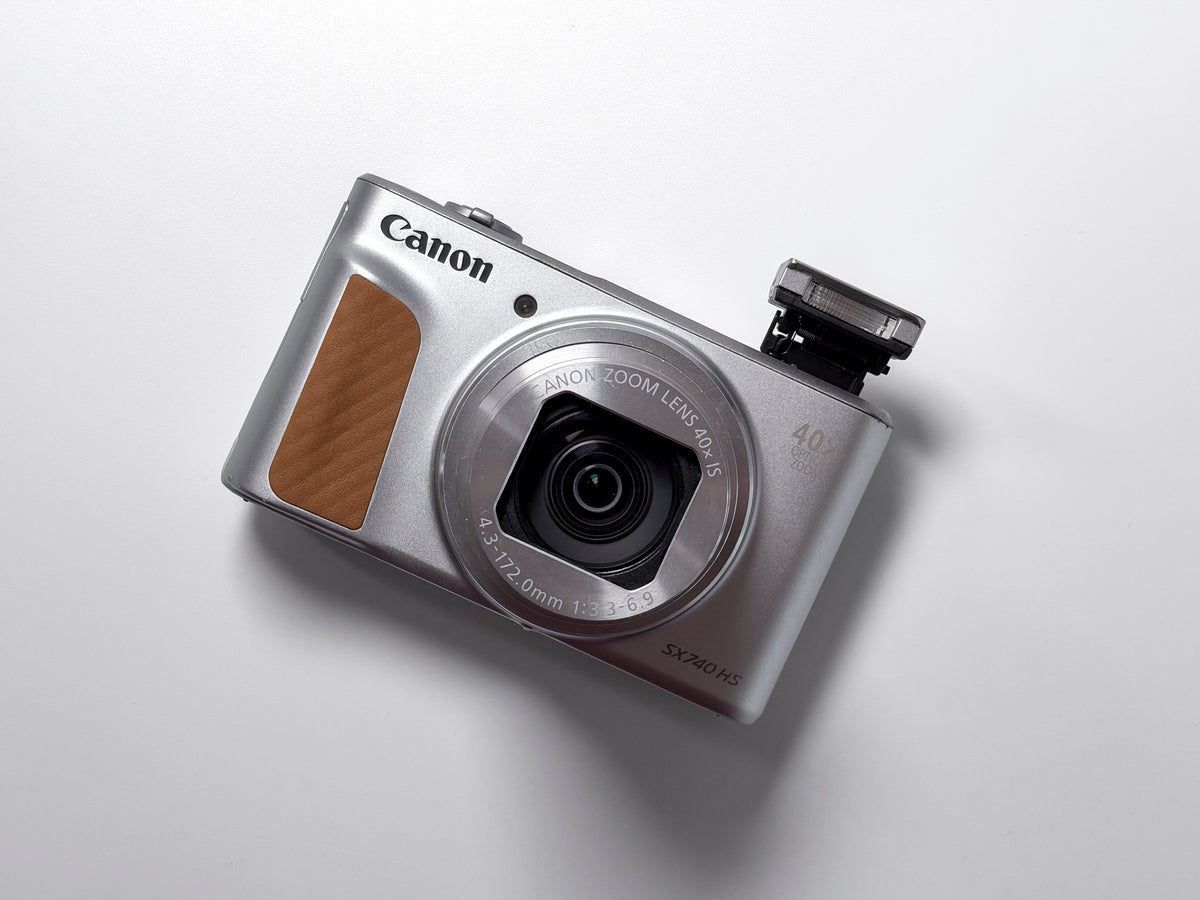 Canon SX740 HS Powershot Compact Camera 40X Zoom - 1 Year Warranty, Excellent